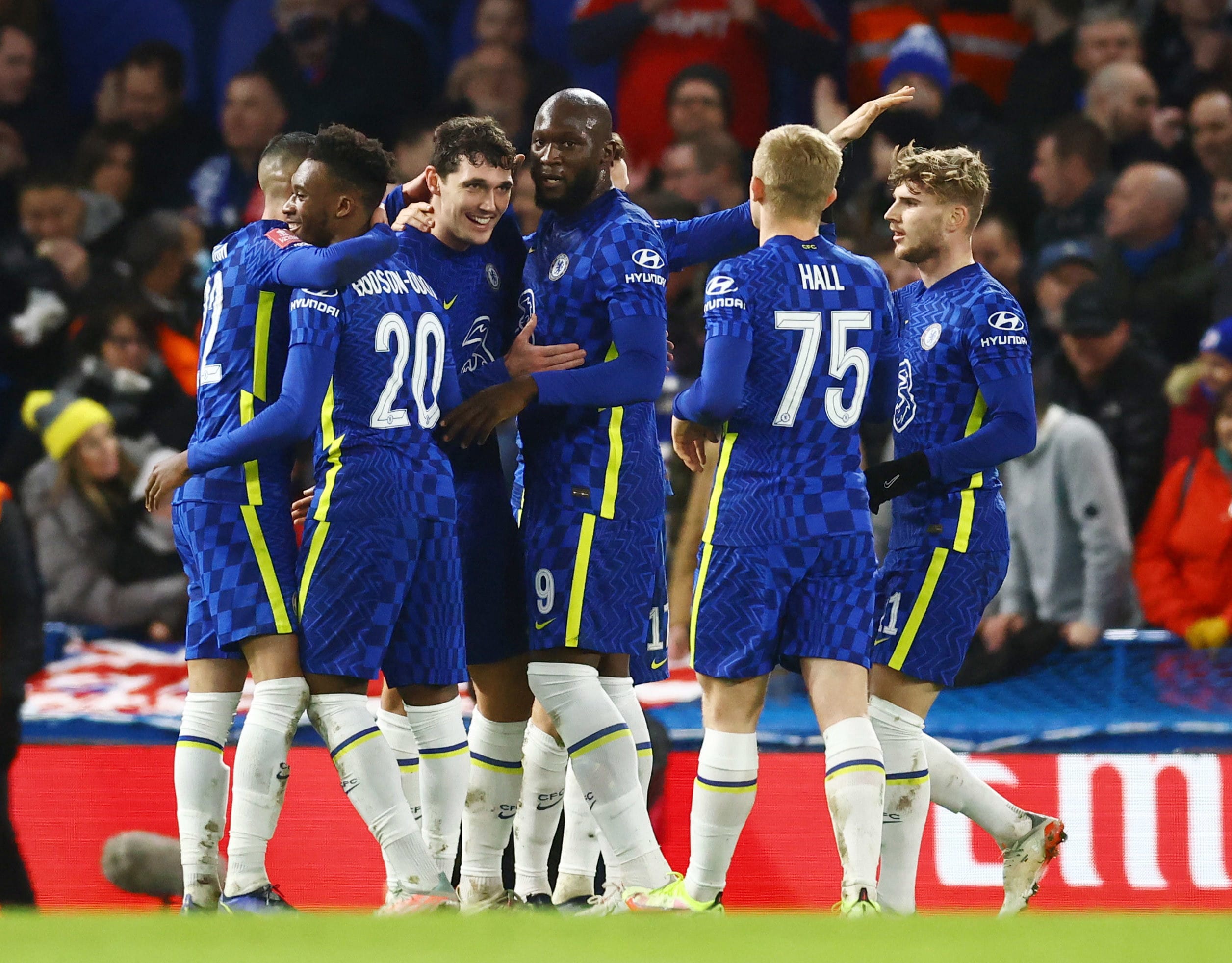 שחקני צ'לסי חוגגים עם רומלו לוקאקו