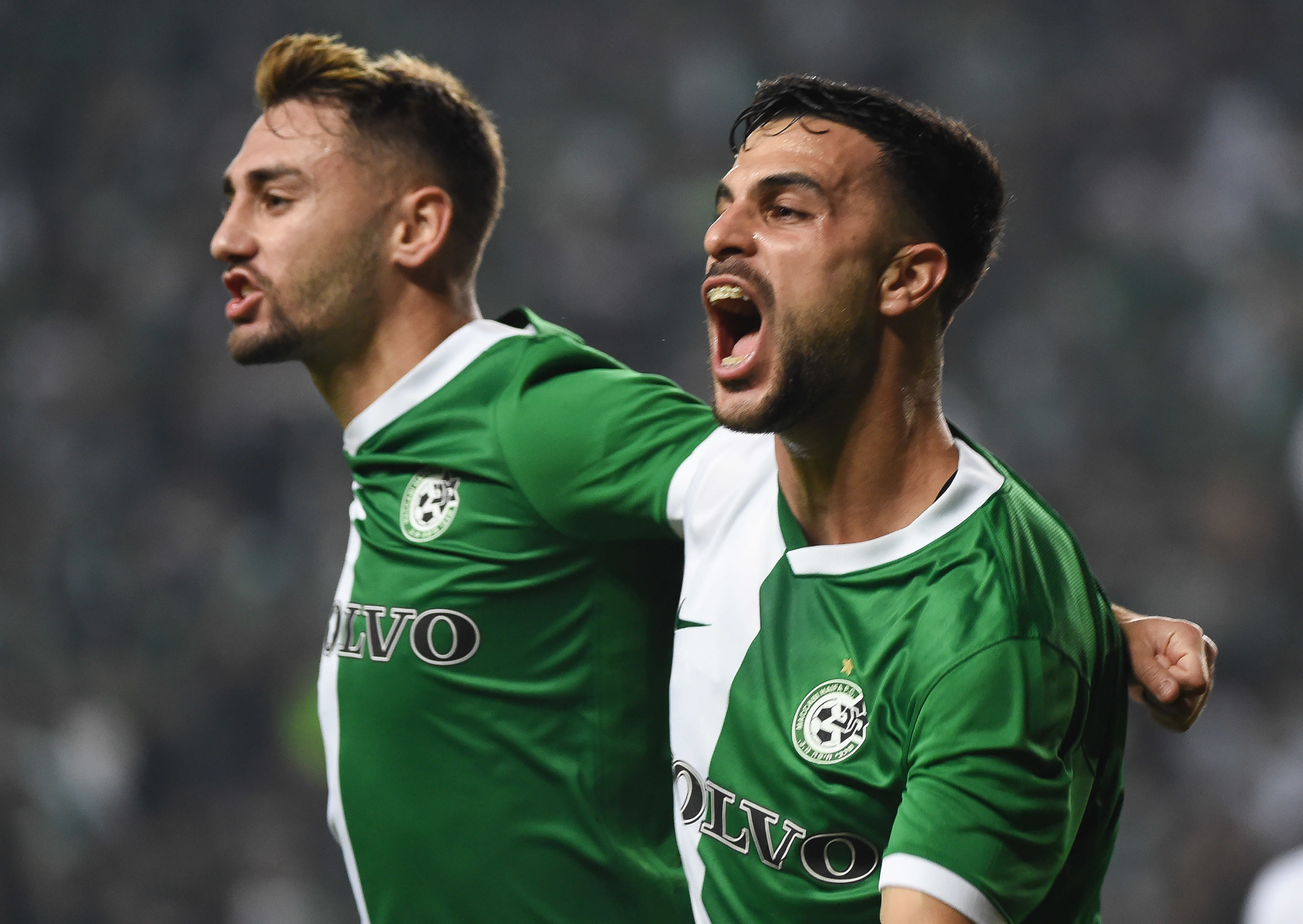 דין דוד עם עומר אצילי שחקני מכבי חיפה חוגגים