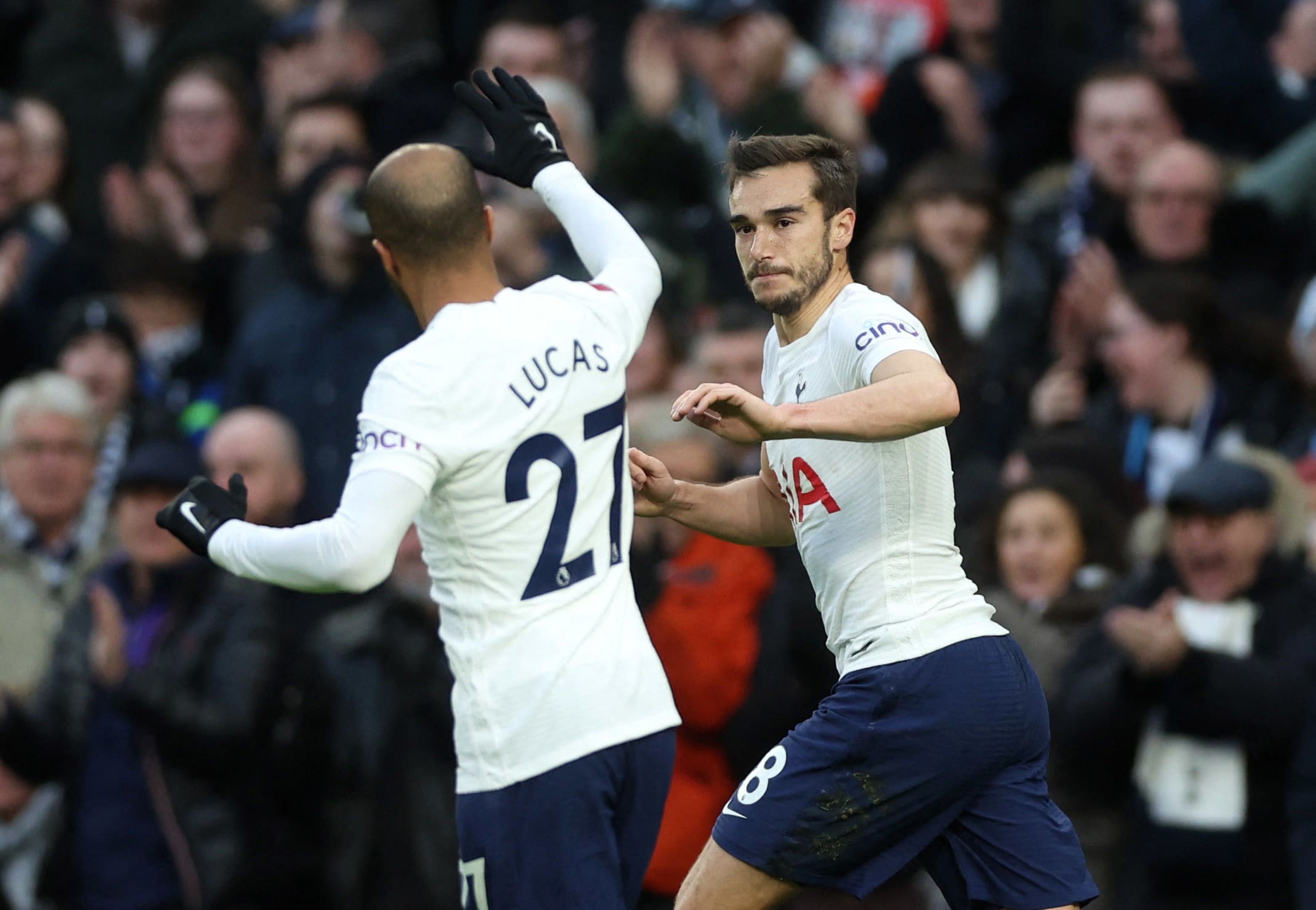 הארי ווינקס עם לוקאס מורה שחקני טוטנהאם