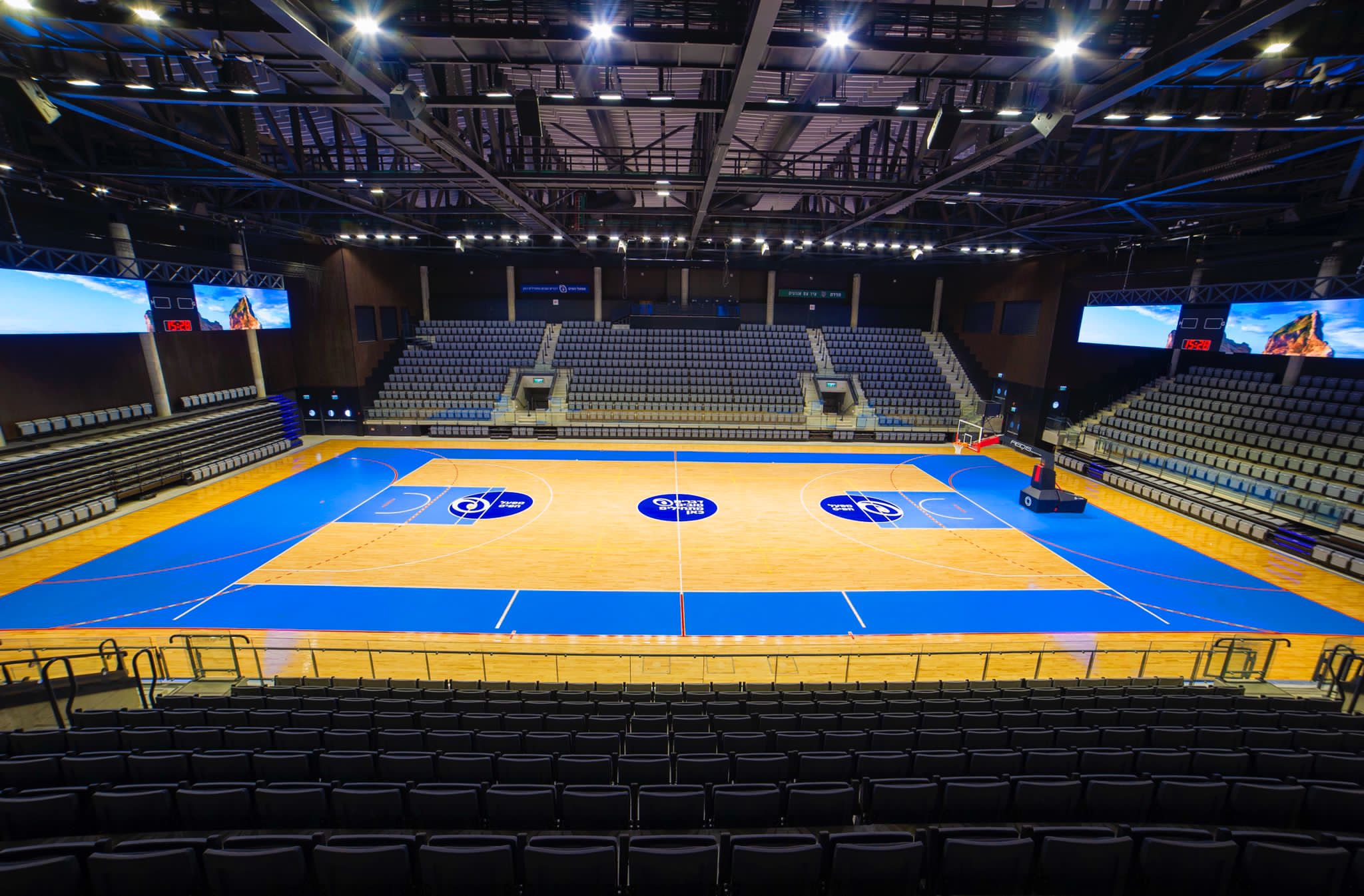 היכל הכדורסל "אנרבוקס" בעיר חדרה