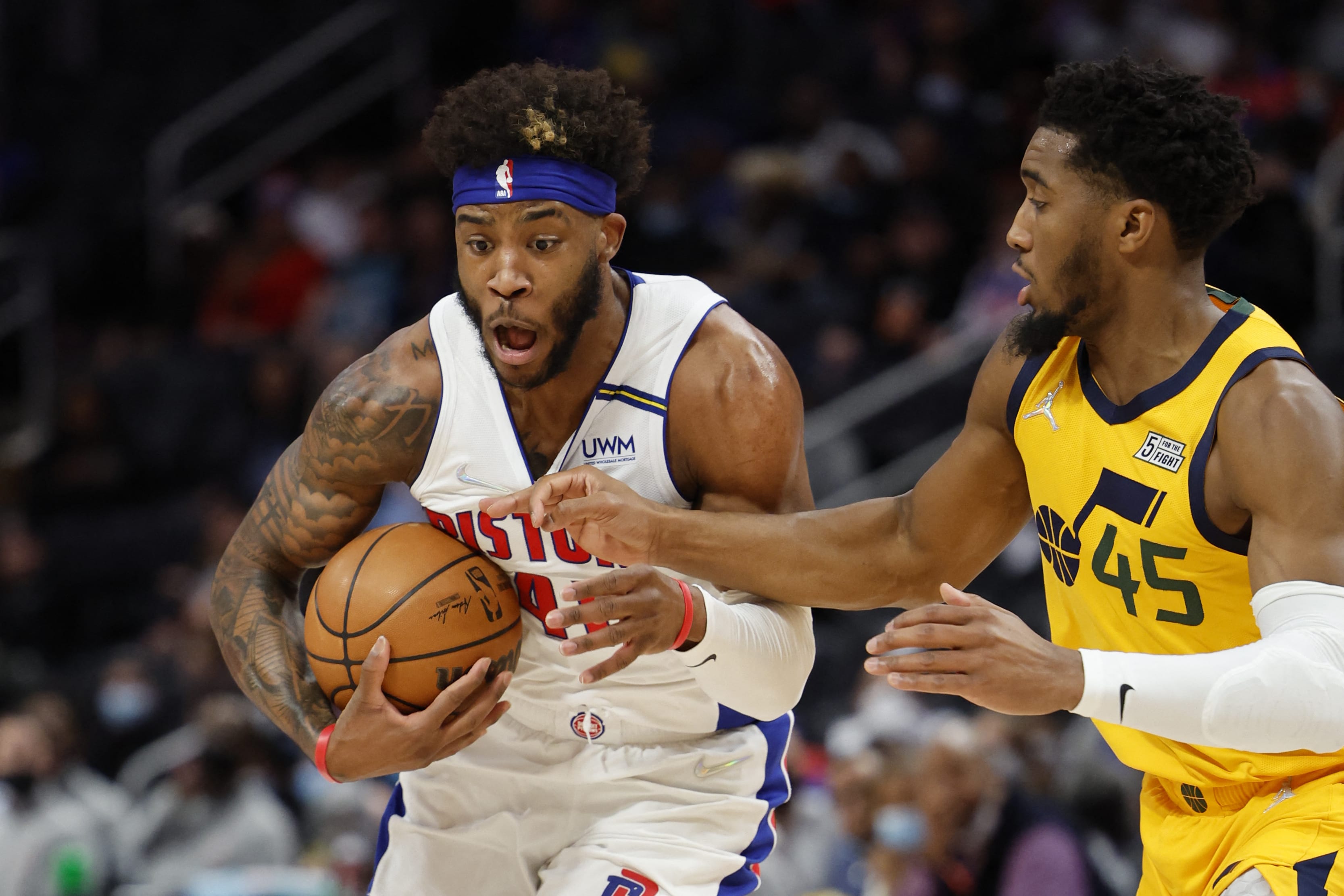 סאדיק ביי דטרויט מול דונובן מיטשל