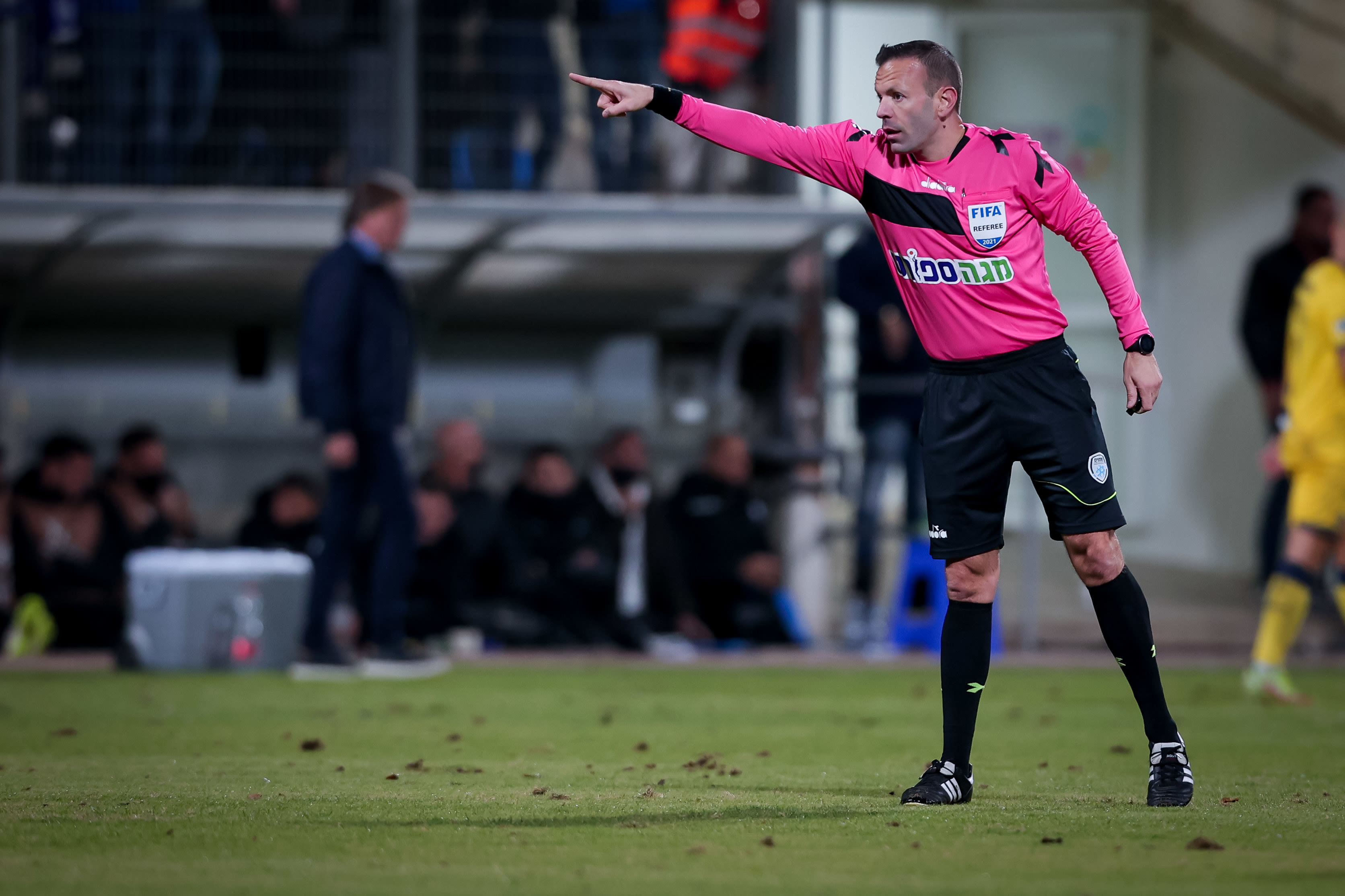 אוראל גרינפלד, שופט כדורגל