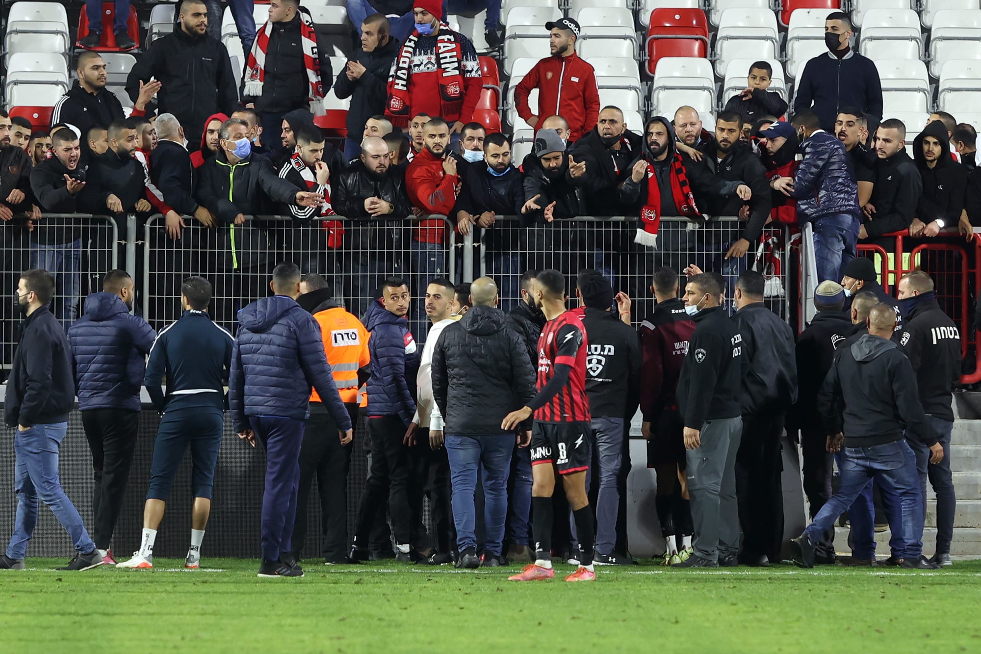 אוהדי הפועל אום אל פאחם כועסים אחרי הפסד נגד הפועל חיפה