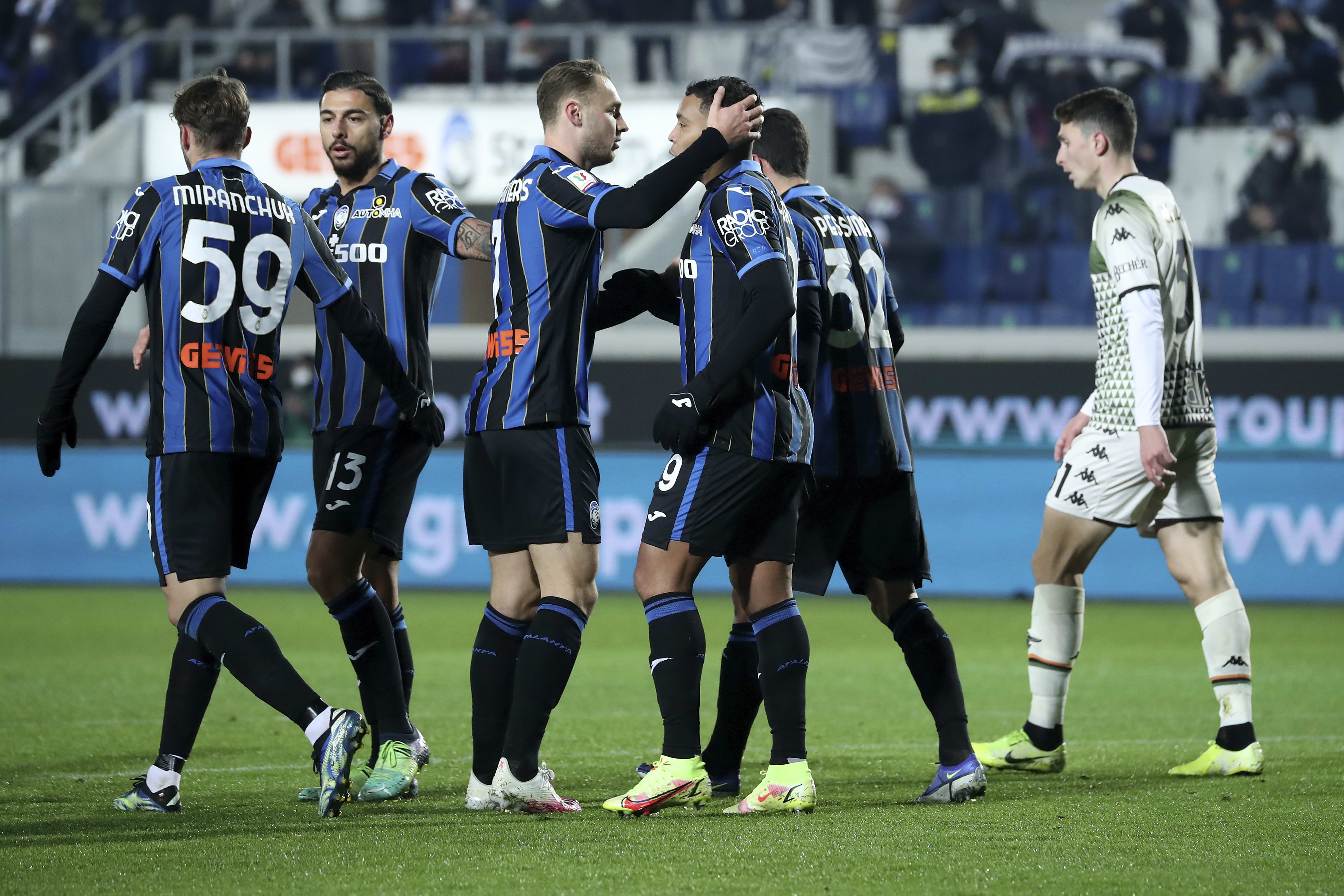 לואיס מוריאל ושחקני אטאלנטה חוגגים