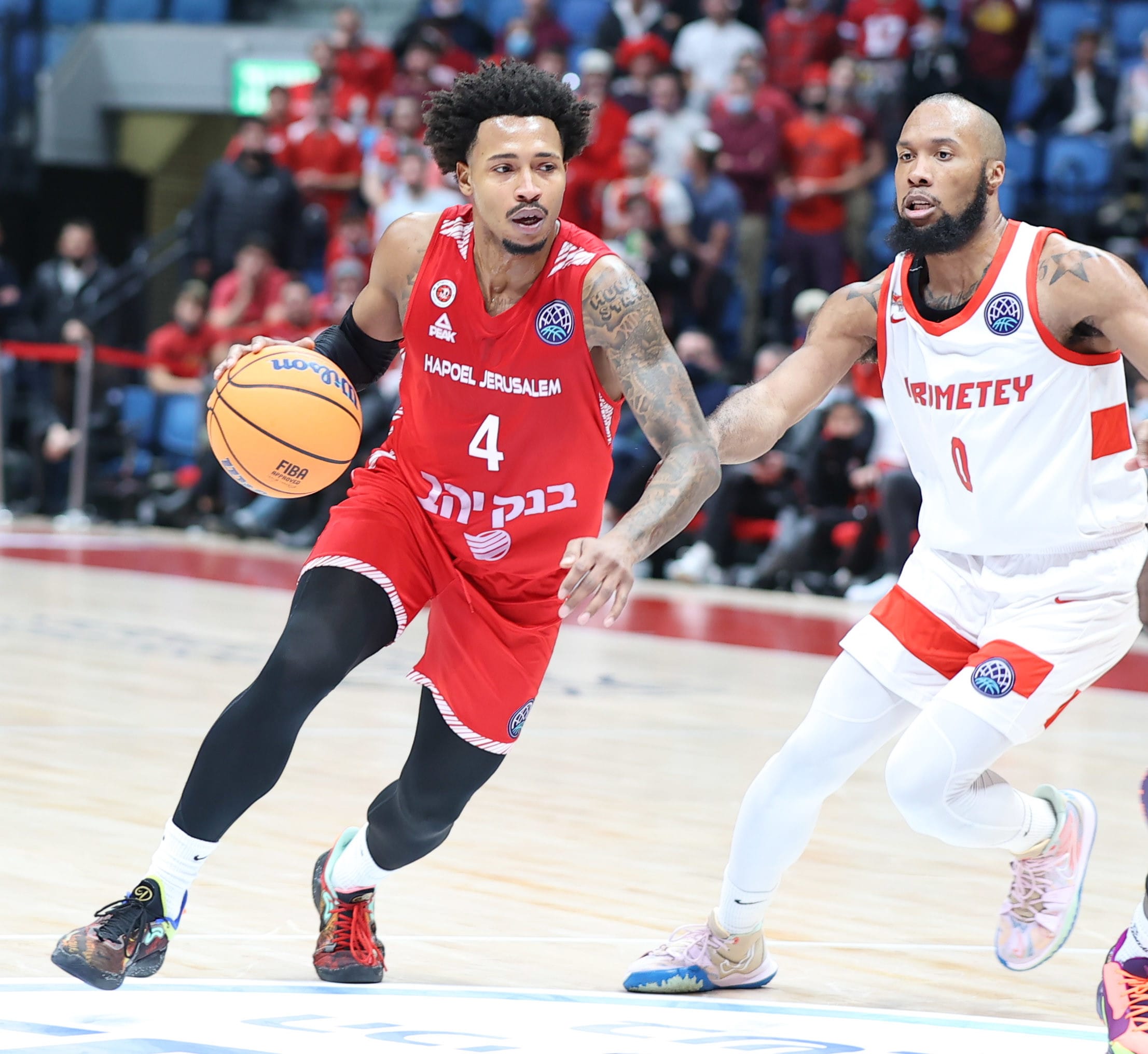 שחקן הפועל ירושלים ג'יילן אדאמס מול שחקן פרומיטיי כריס דאו