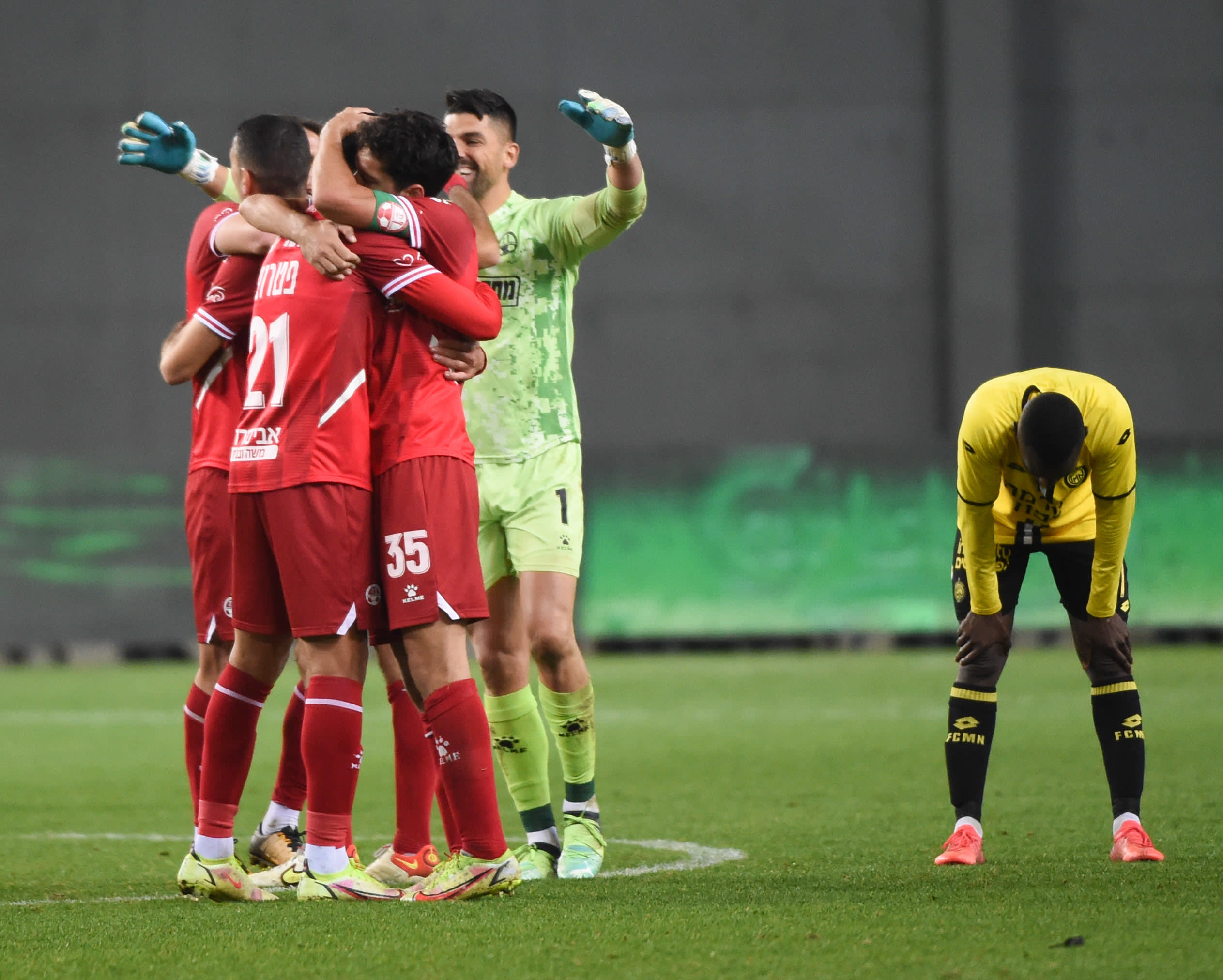 שחקני הפועל באר שבע חוגגים