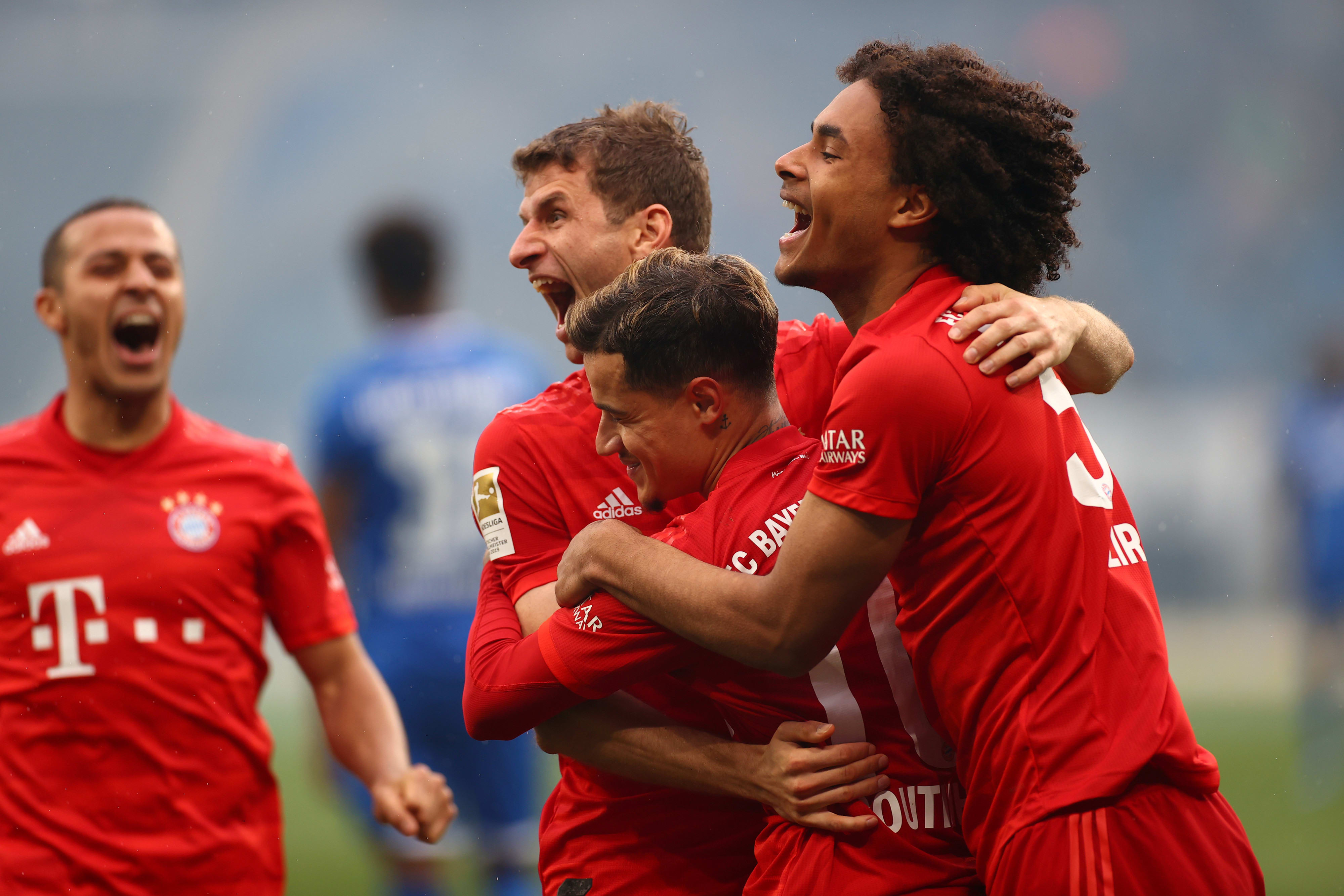 פליפה קוטיניו עם תומאס מולר חגיגה באיירן מינכן