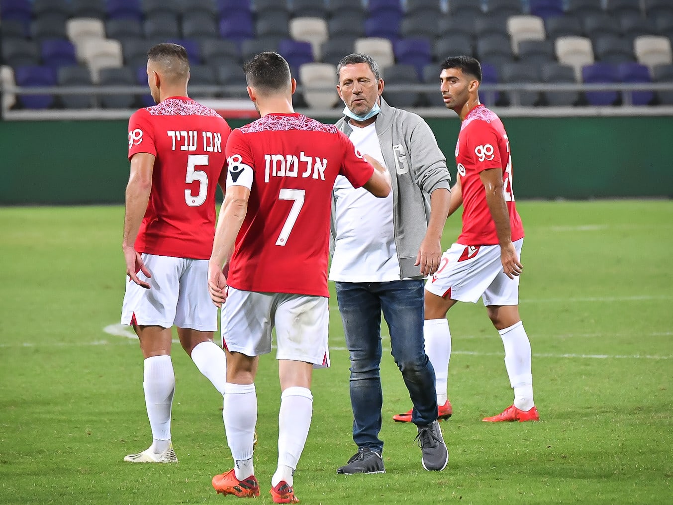 ניר קלינגר מאמן הפועל תל אביב עם עומרי אלטמן