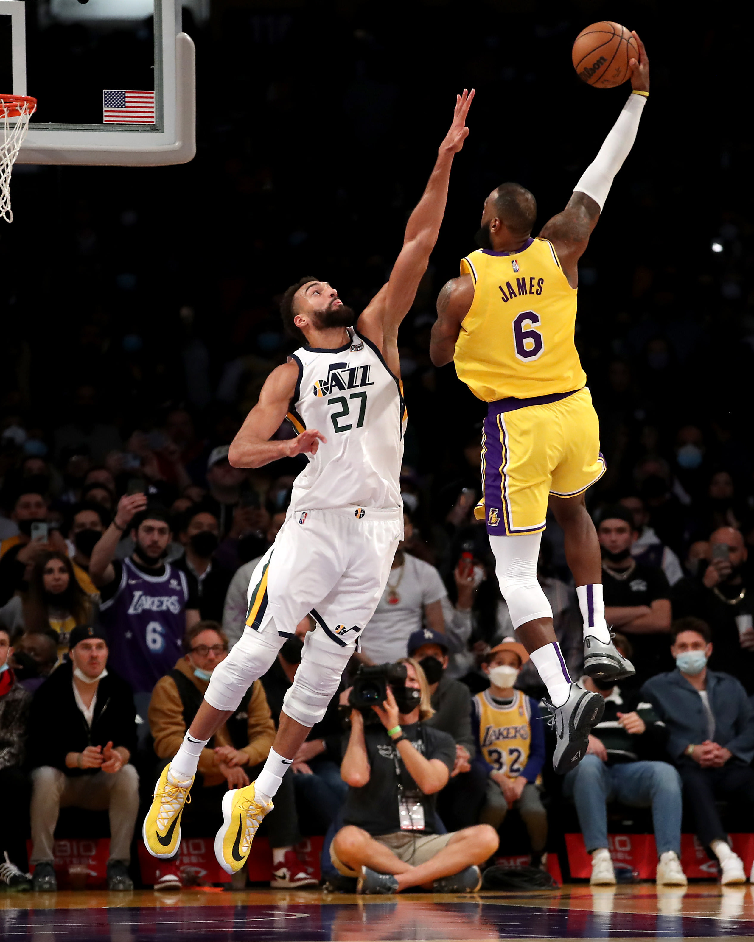 לברון ג'יימס, לוס אנג'לס לייקרס, מול רודי גובר, יוטה ג'אז