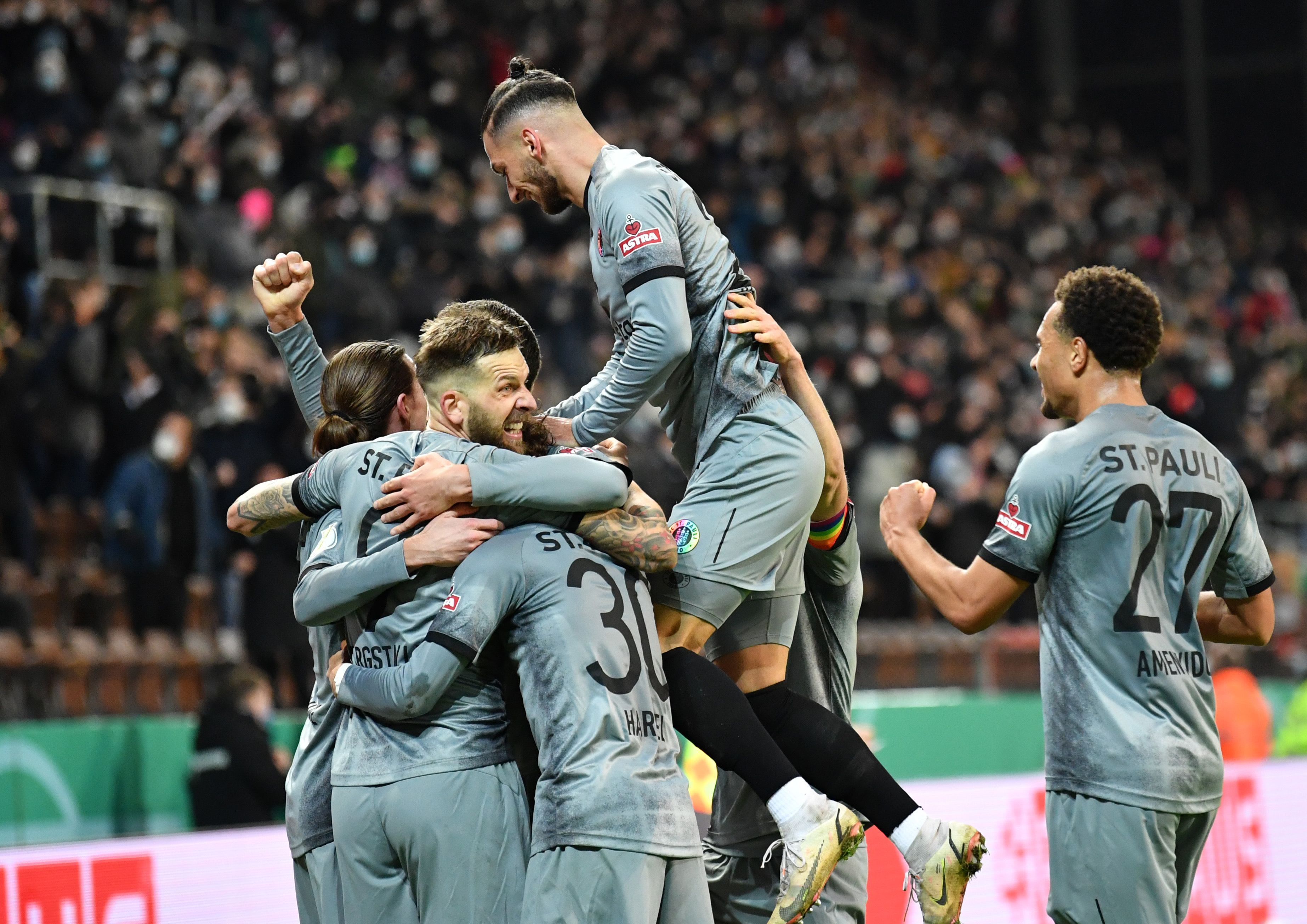 שחקני סט. פאולי חוגגים