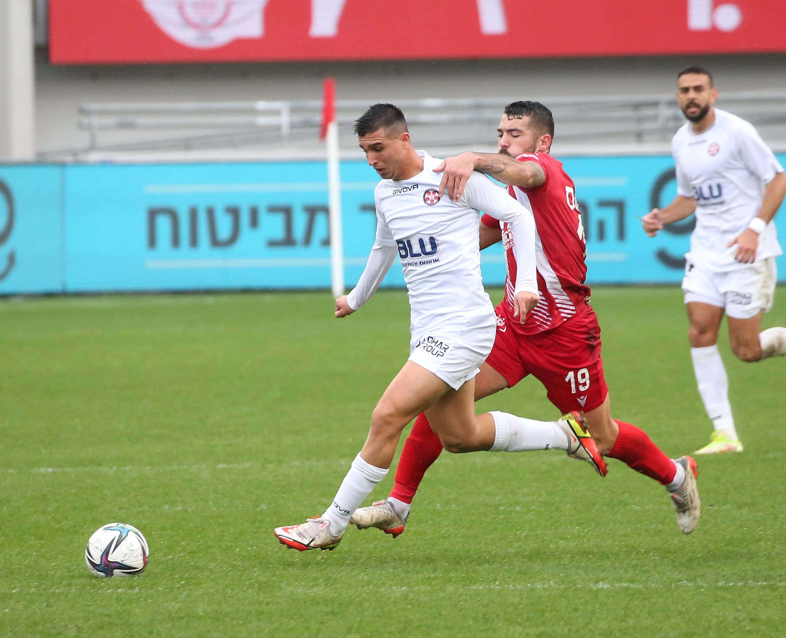 שחקן הפועל נוף הגליל סתיו נחמני מול שחקן הפועל תל אביב שי אליאס