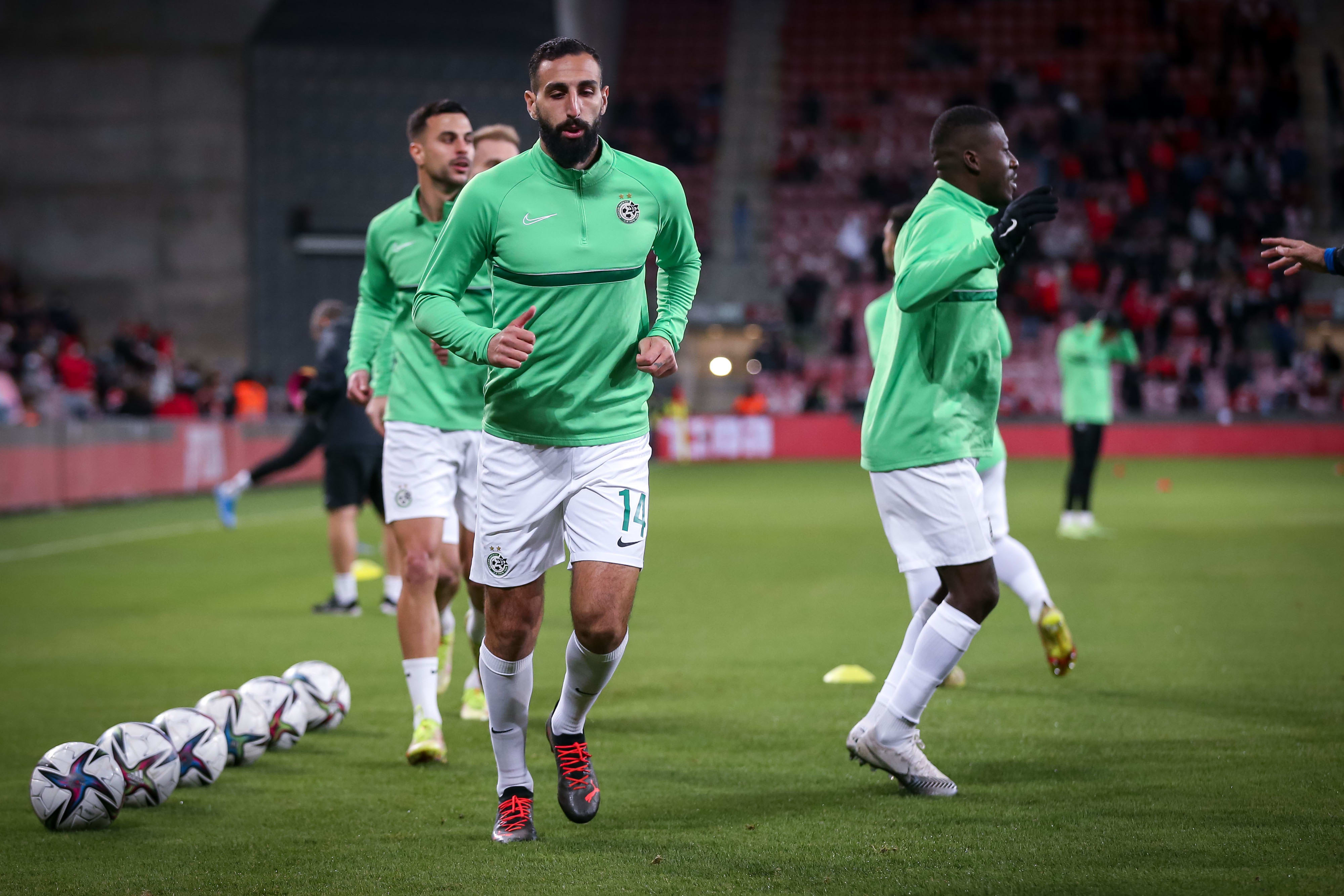 חוסה רודריגס שחקן מכבי חיפה בחימום