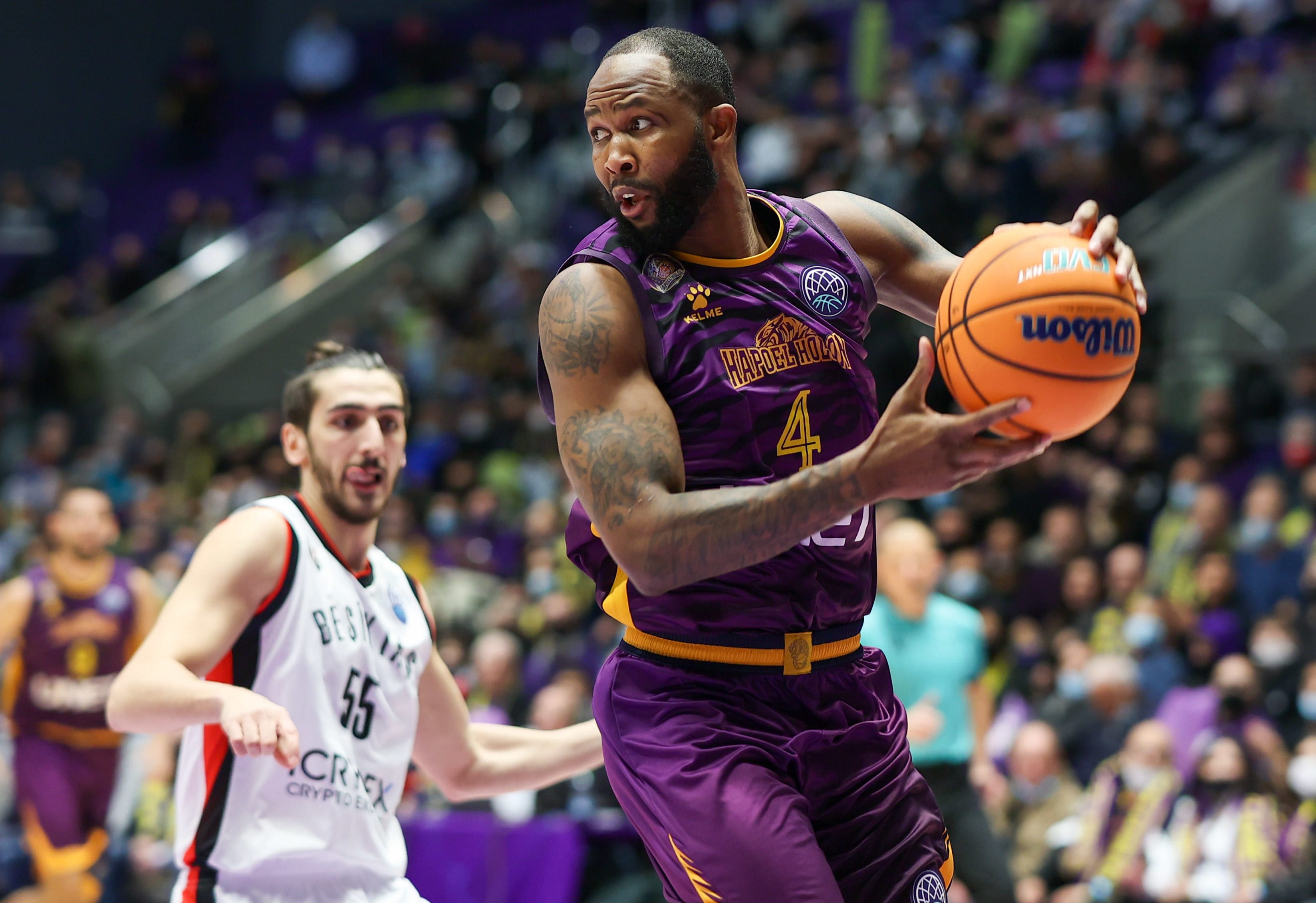 שחקן הפועל חולון כריס ג'ונסון