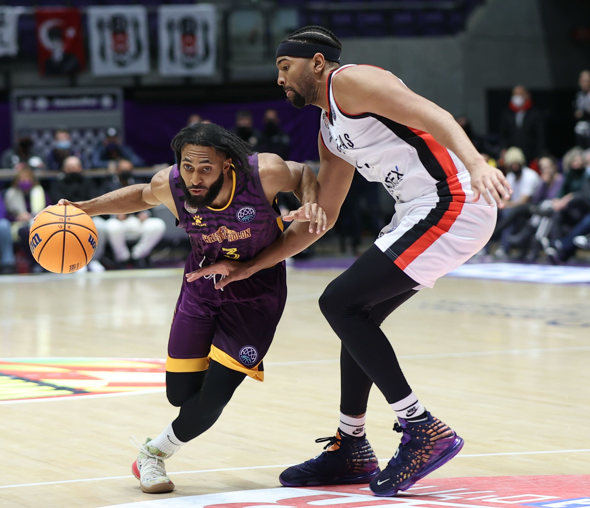 שחקן הפועל חולון אדם סמית'