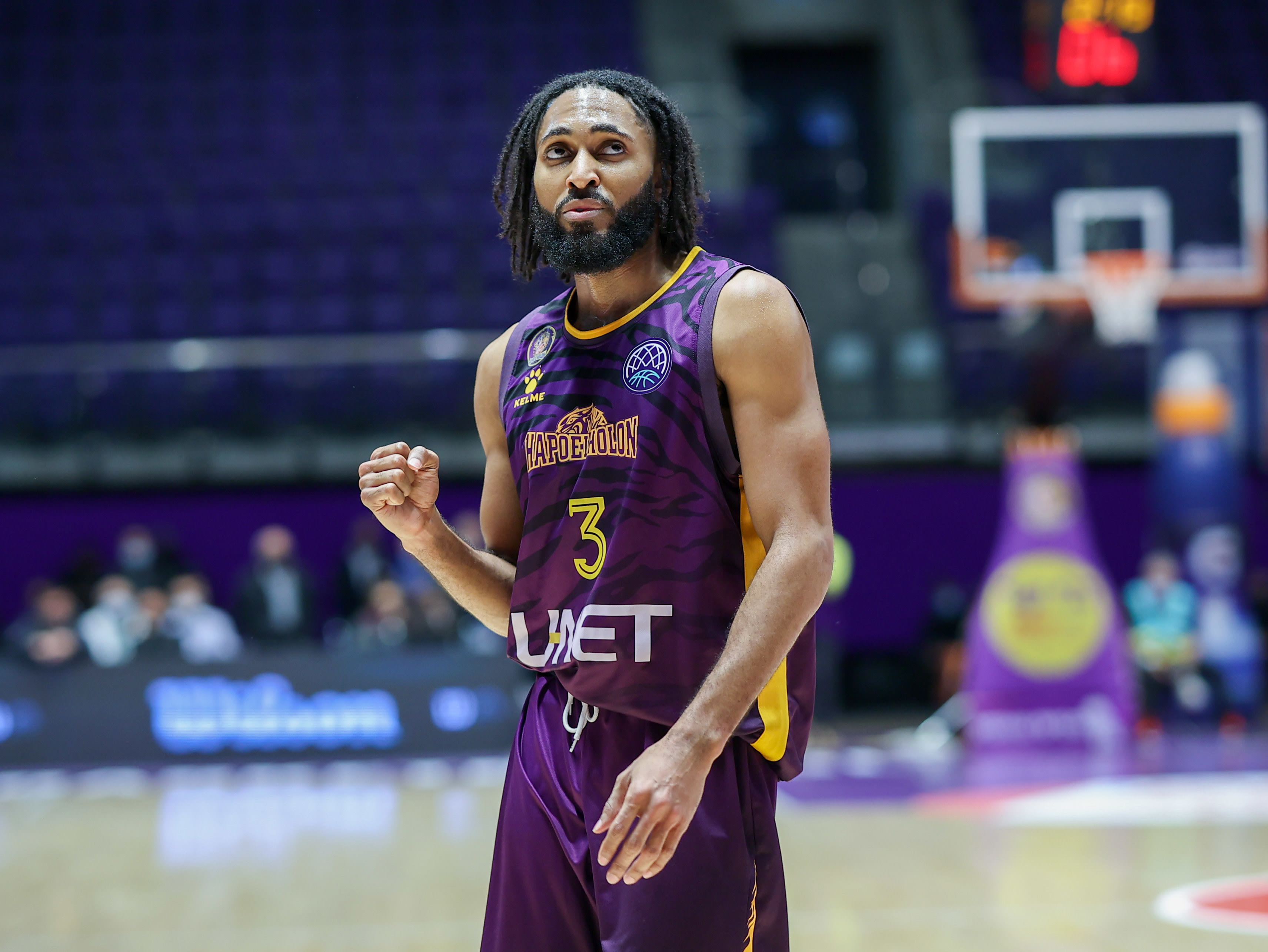 שחקן הפועל חולון אדם סמית'