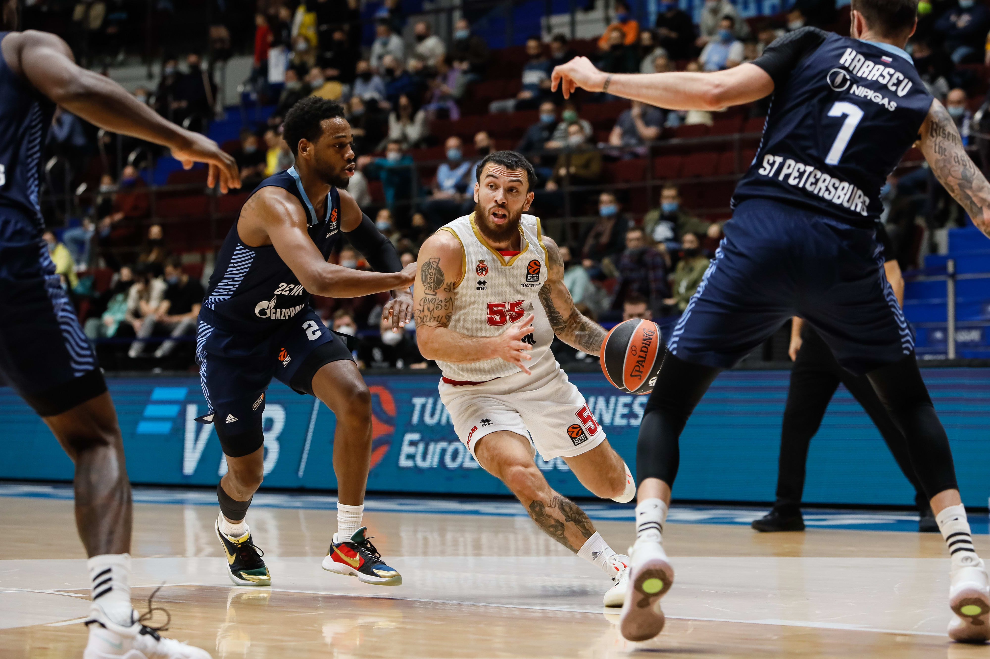 מייק ג'יימס שחקן מונאקו מול ג'ורדן לויד שחקן זניט סנט פטרסבורג