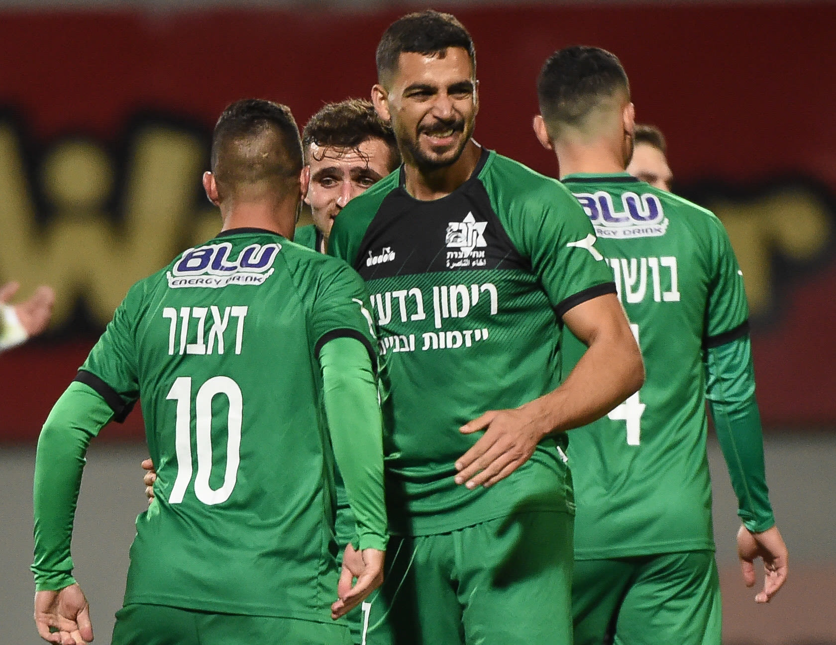 שחקן מכבי אחי נצרת אחמד עאבד עם אנס דאבור