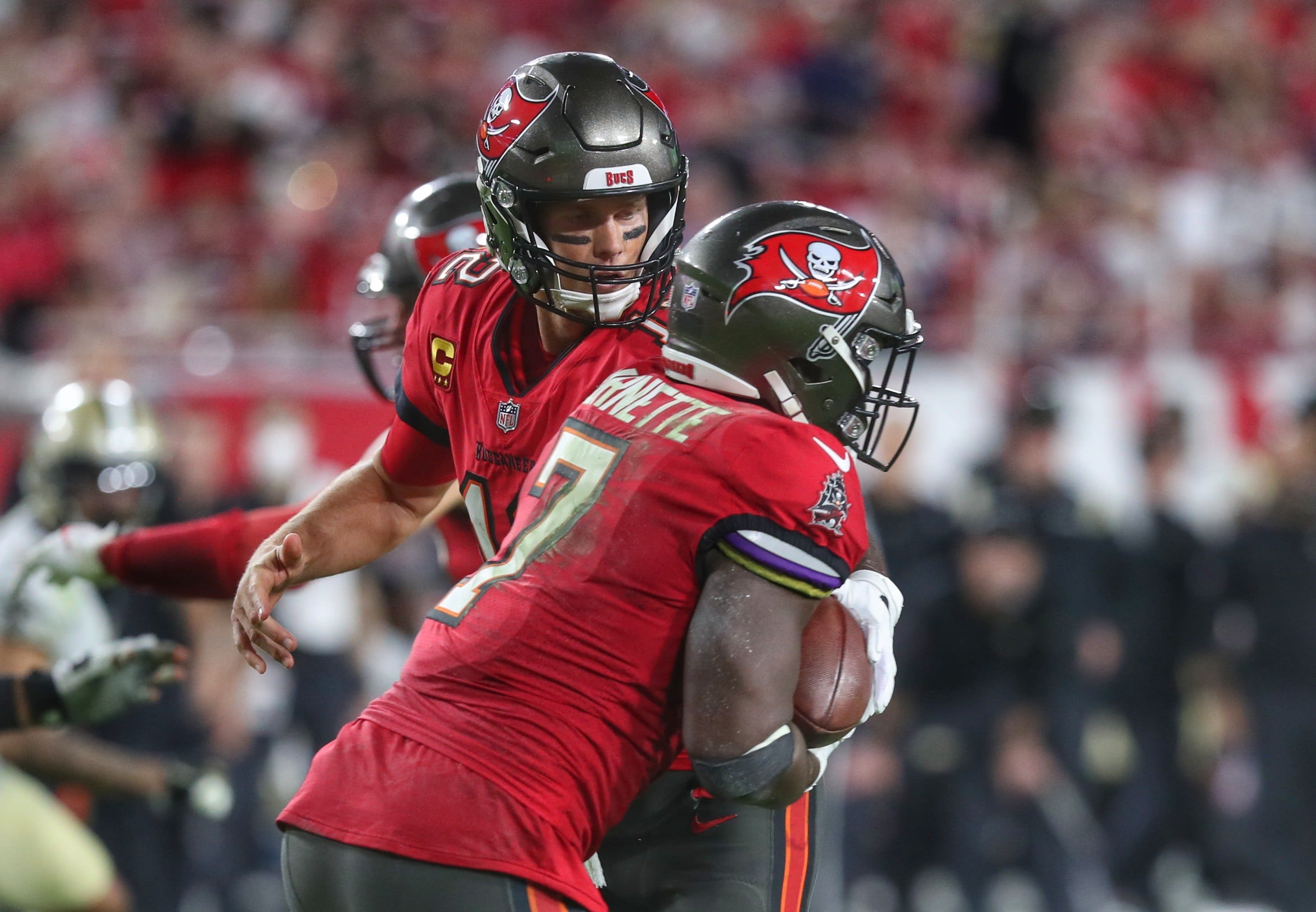 לאונרד פורנט עם טום בריידי