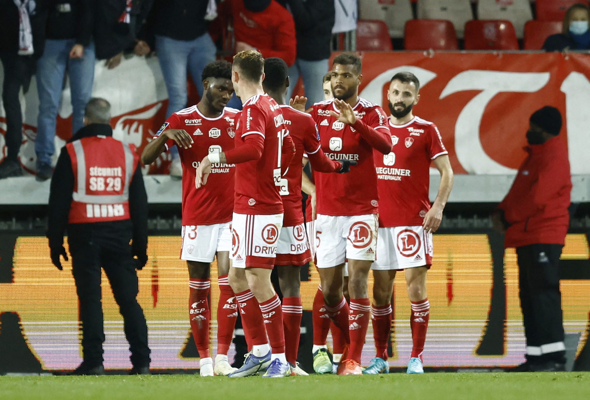 שחקני ברסט חוגגים