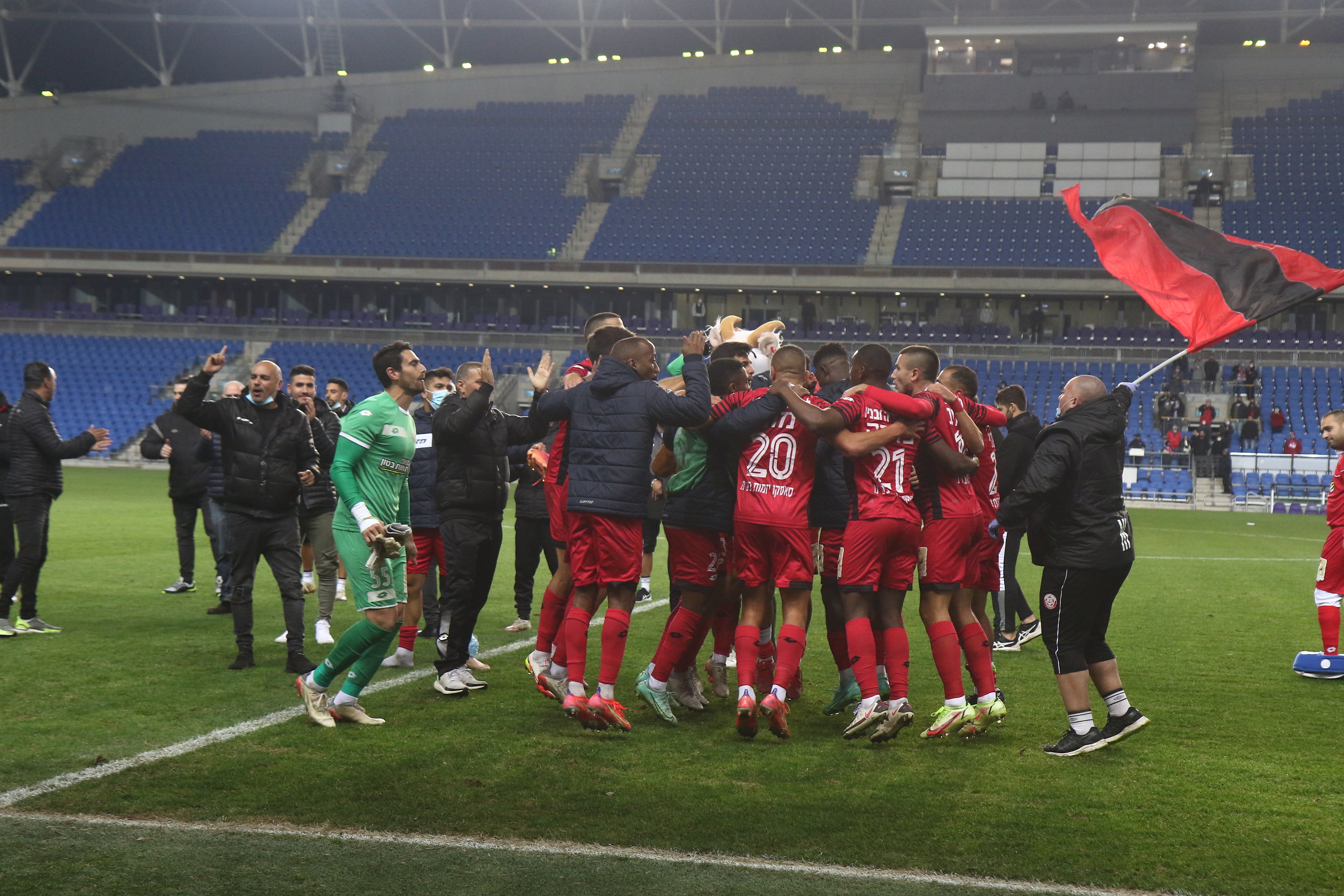 הפועל חדרה חוגגת ניצחון על עירוני קרית שמונה