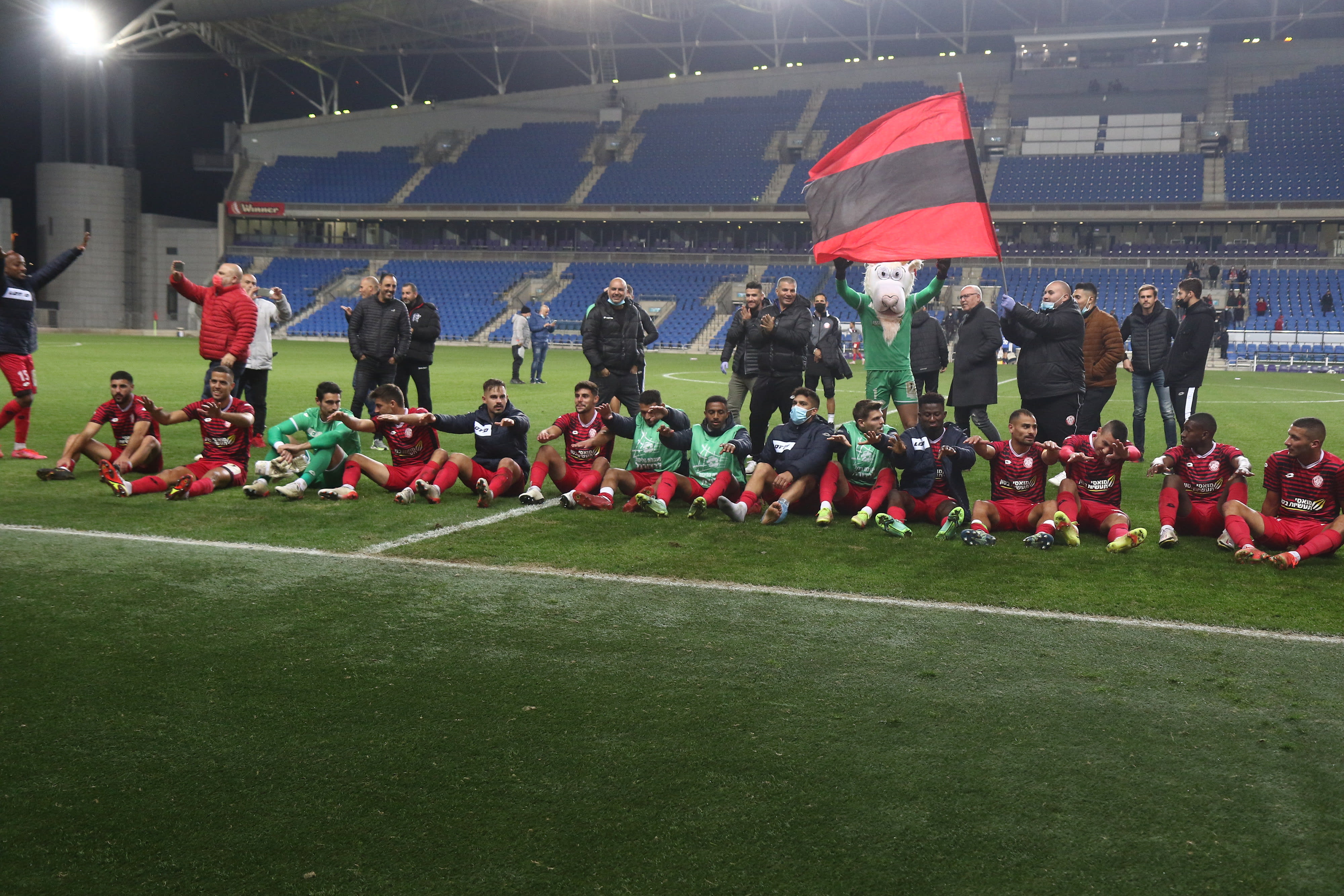 הפועל חדרה חוגגת ניצחון על עירוני קרית שמונה