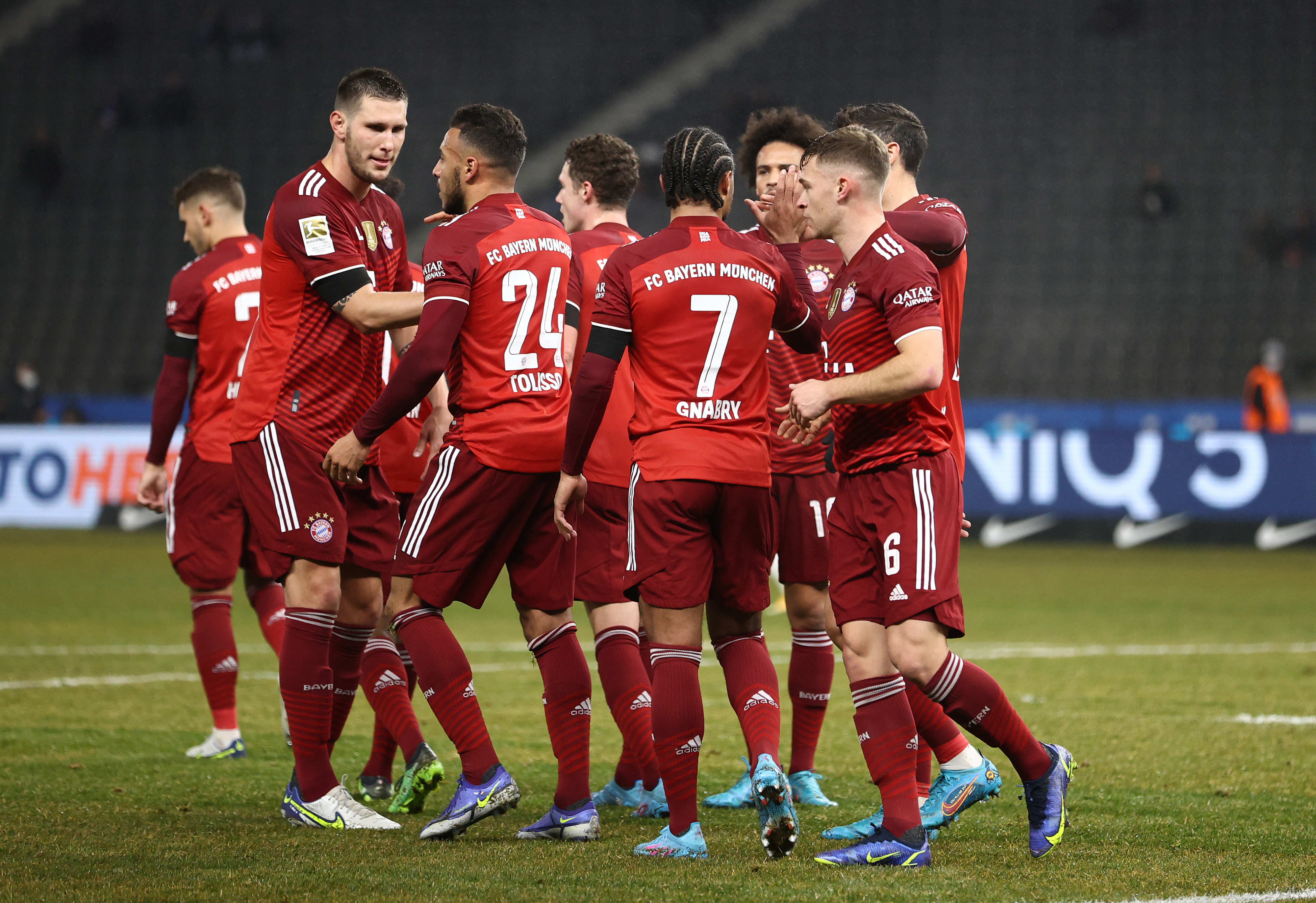 שחקני באיירן מינכן חוגגים עם קורנטין טוליסו