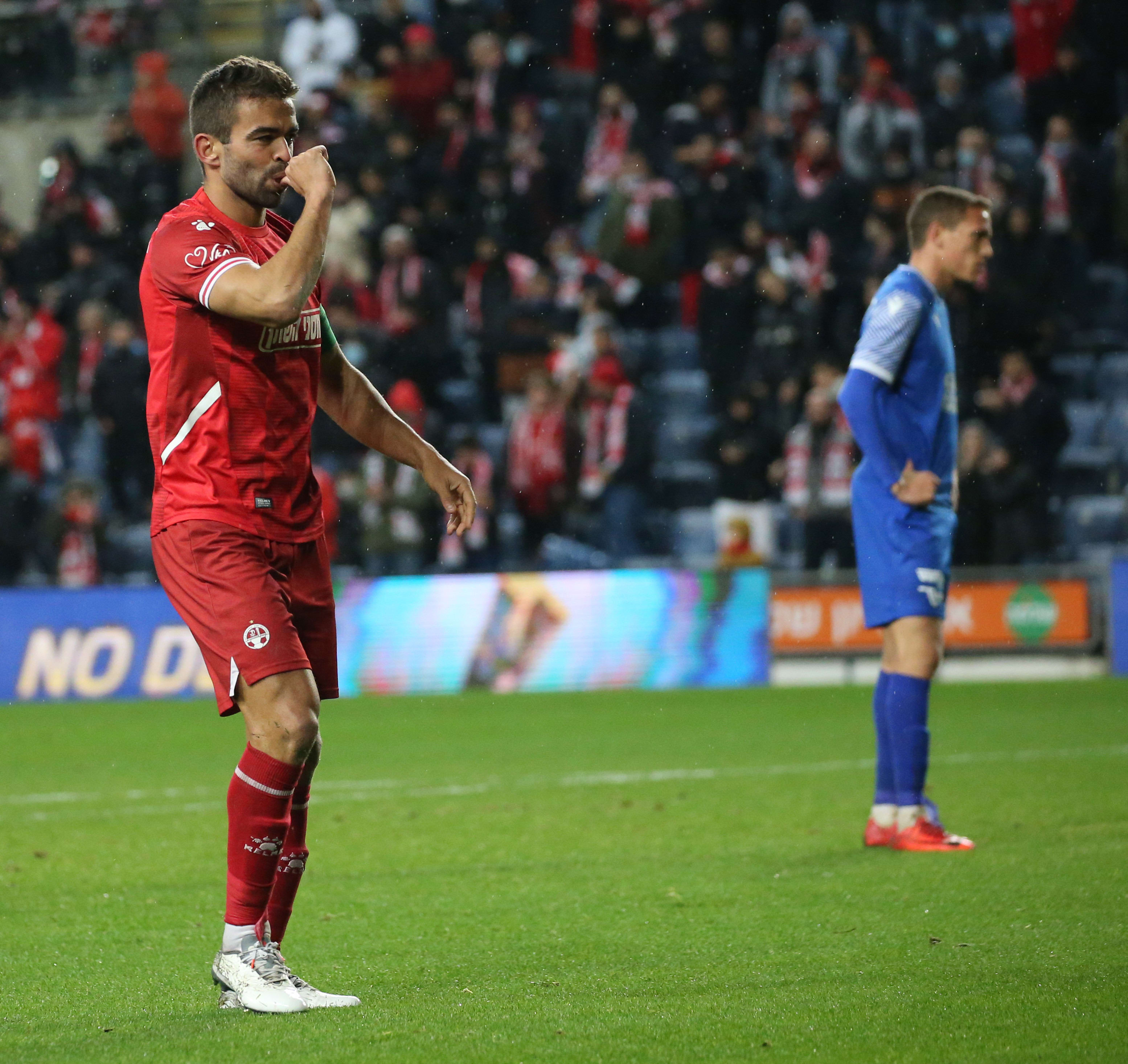 מיגל ויטור שחקן הפועל באר שבע חוגג שער