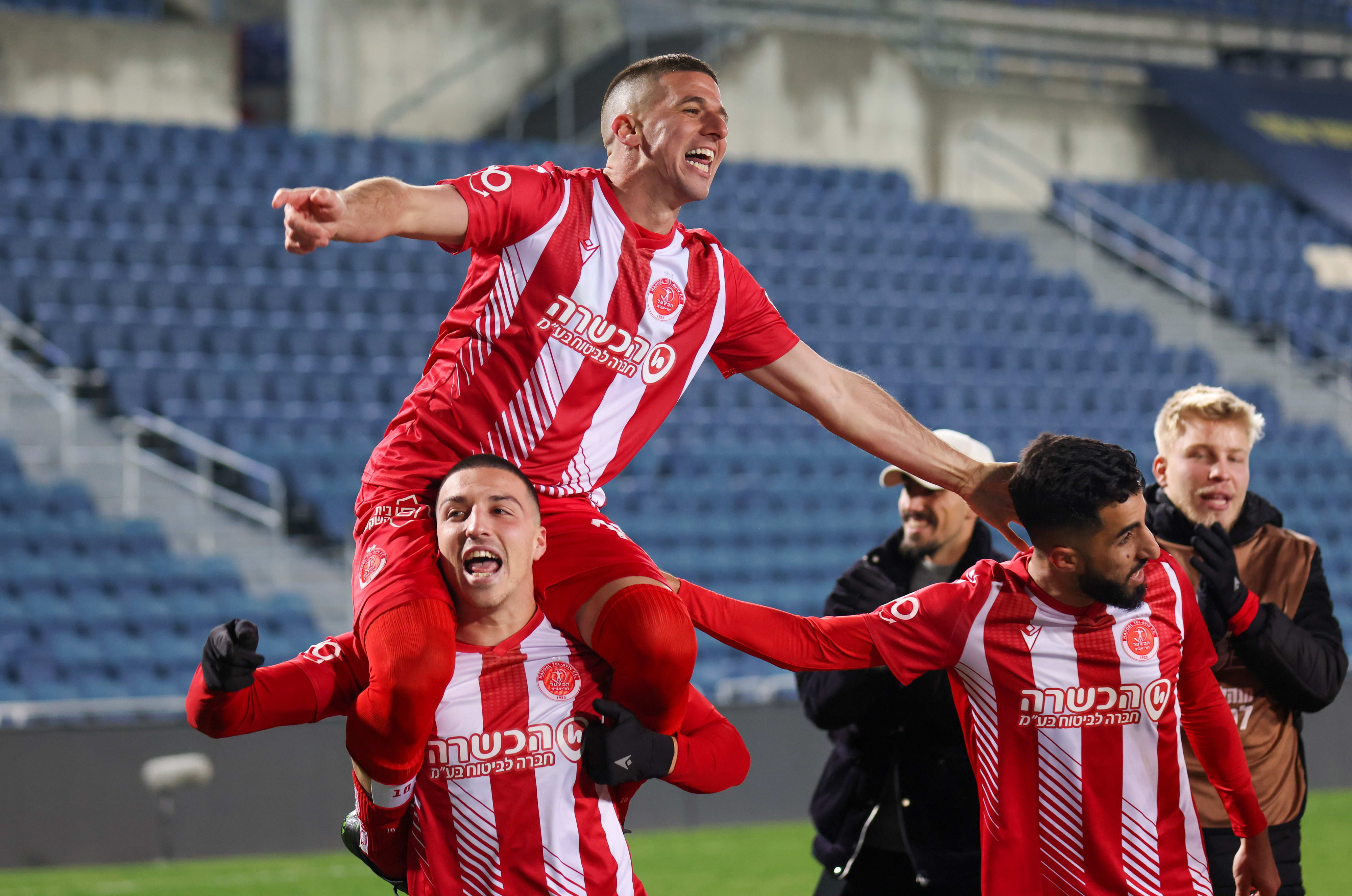 שחקני הפועל תל אביב עידן ורד, אושר דוידה