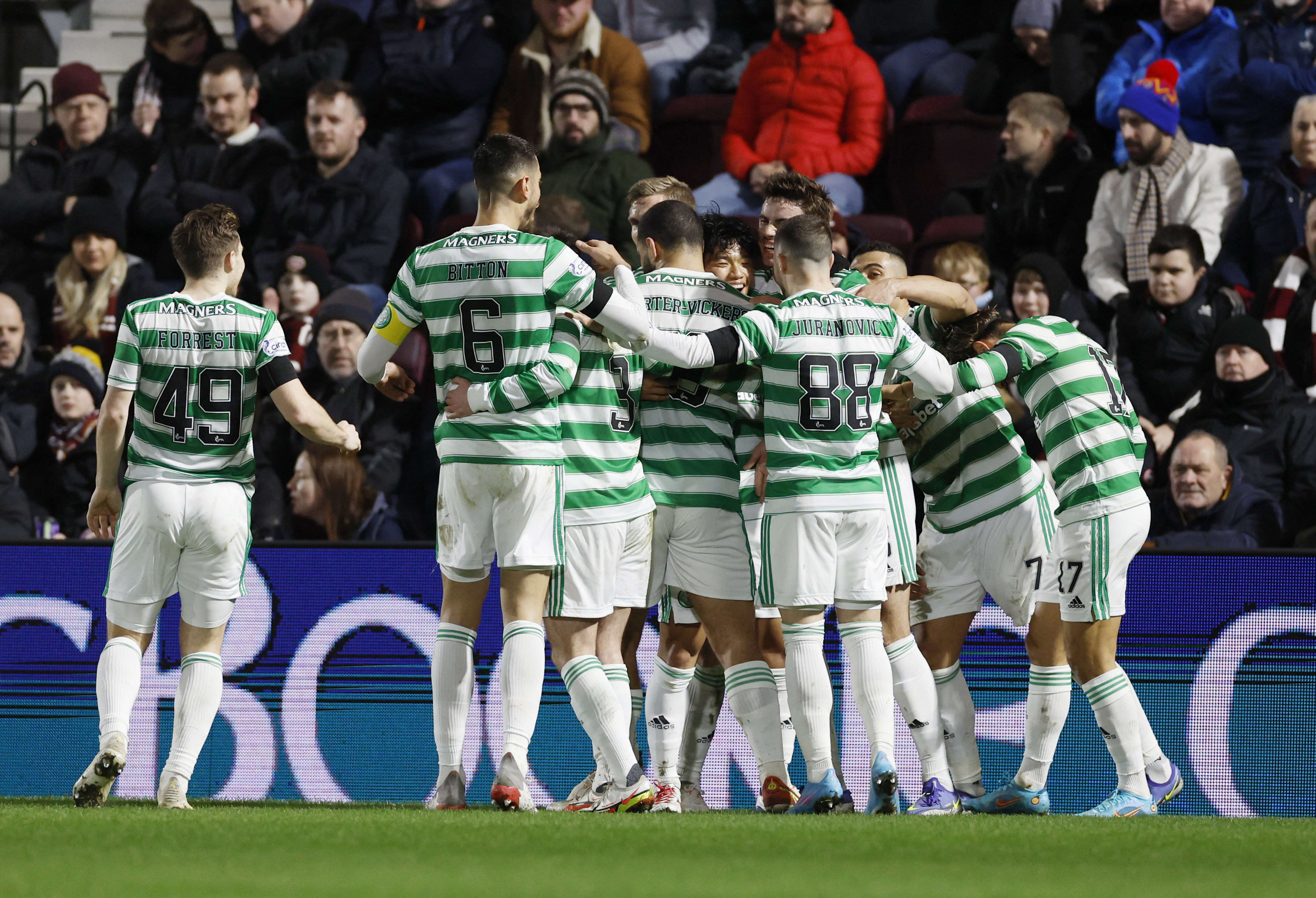 ניר ביטון חוגג עם שחקני סלטיק