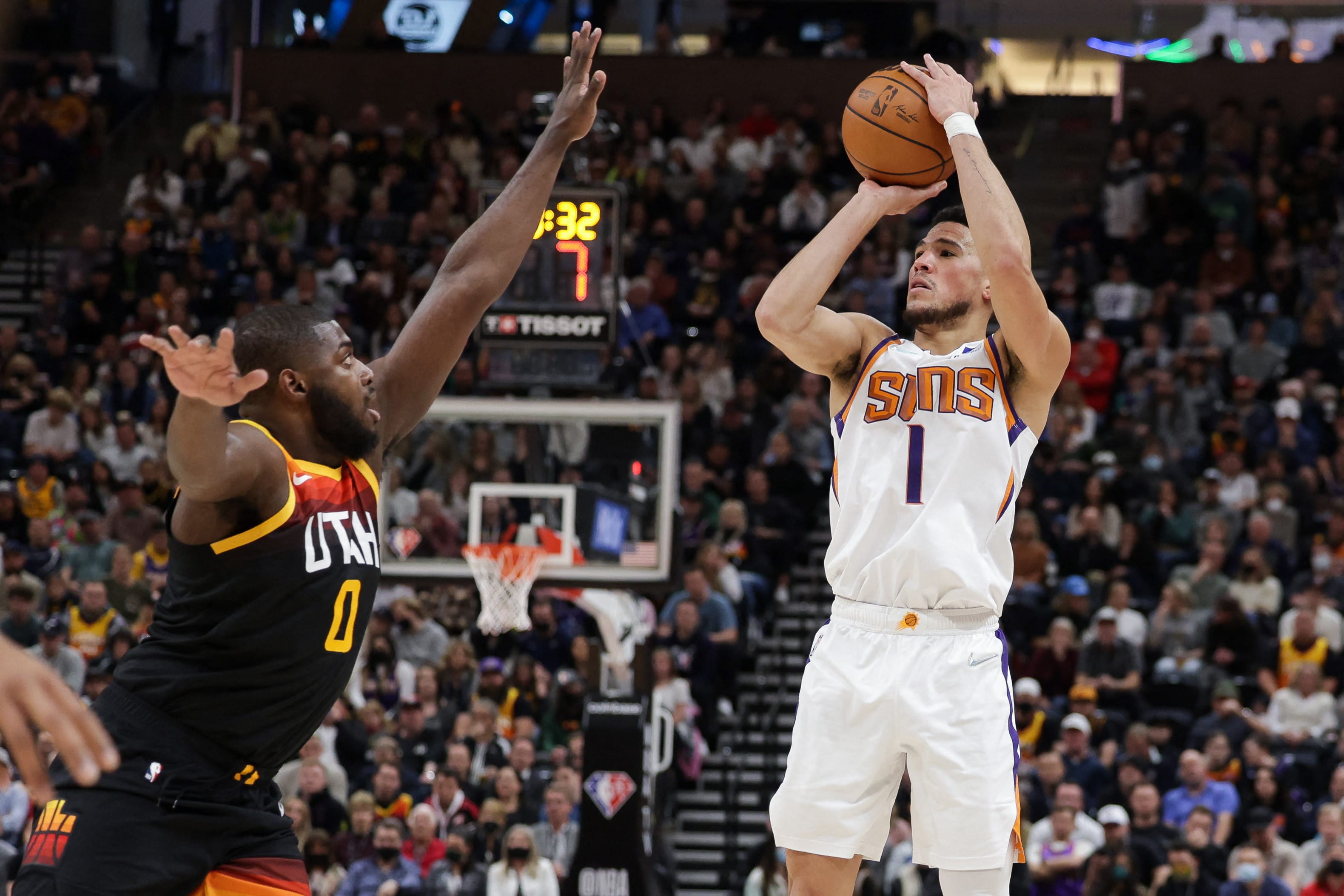 כוכב פיניקס סאנס דווין בוקר קולע מול יוטה