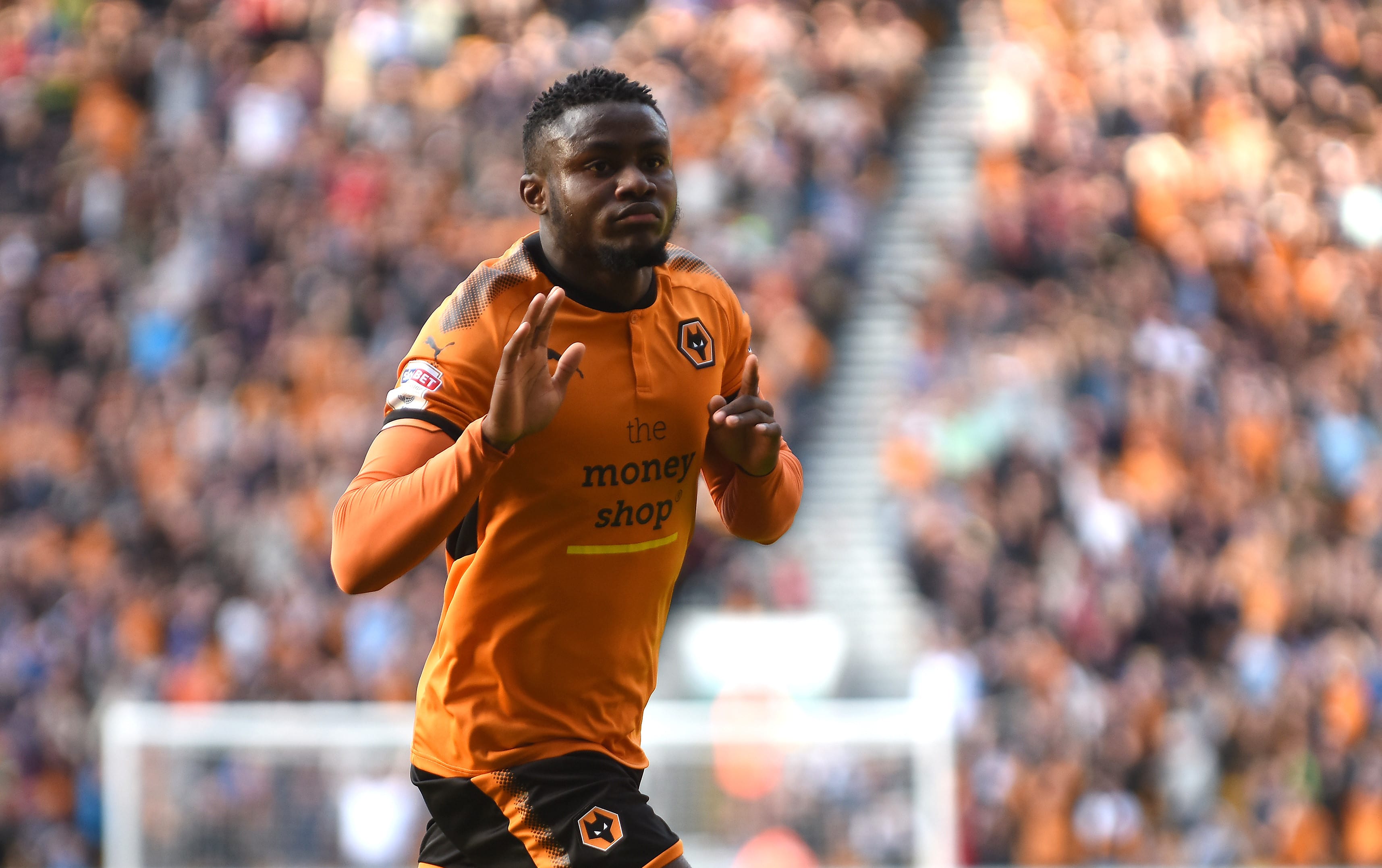 ברייט אנובקארה במדי וולבס ב-2017