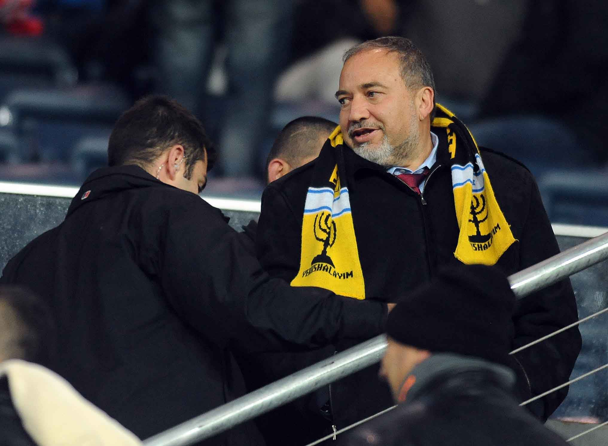 אביגדור ליברמן במשחק של בית"ר ירושלים