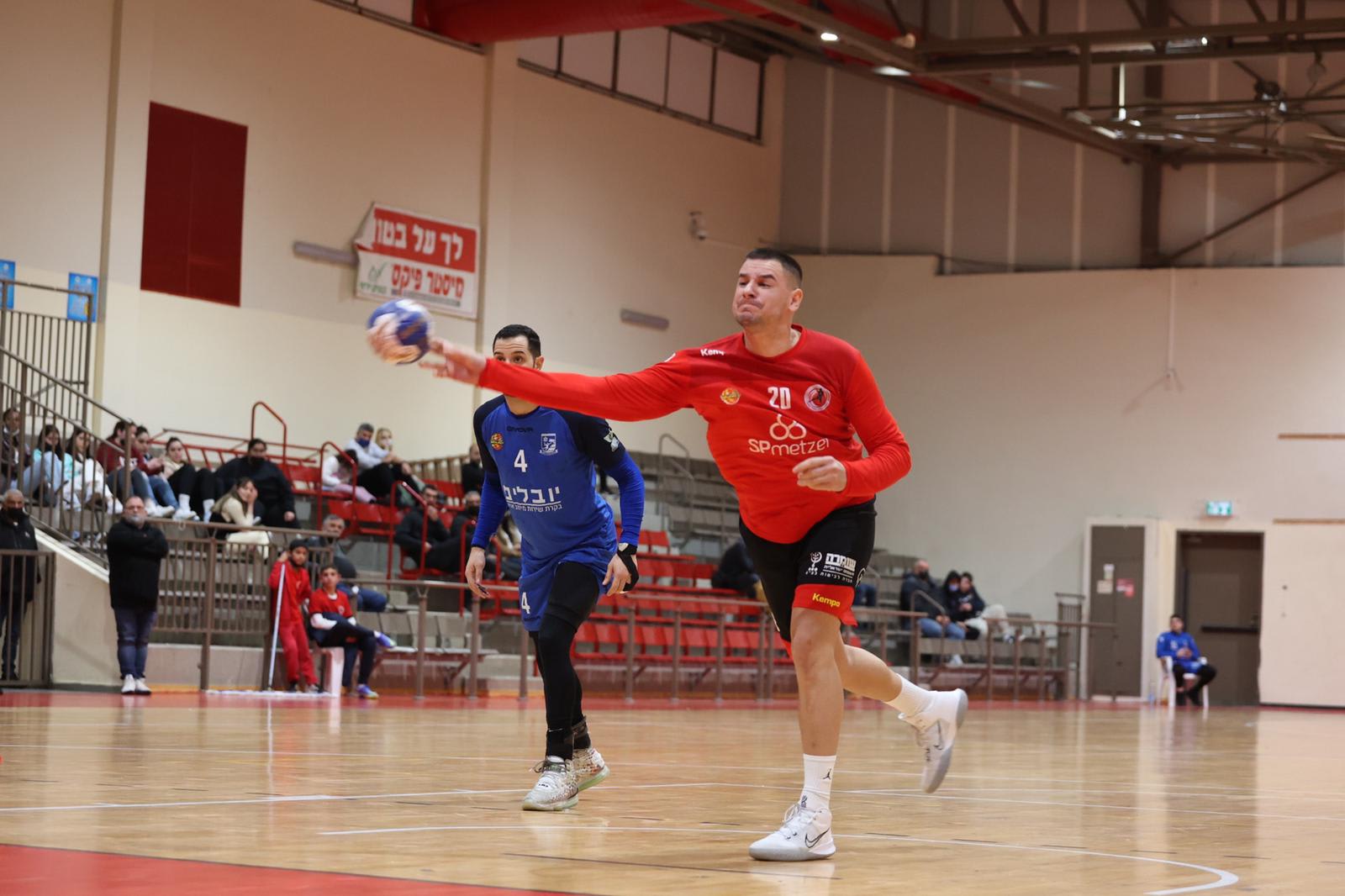 סטפן איליץ' בהופעת בכורה במדי אשדוד