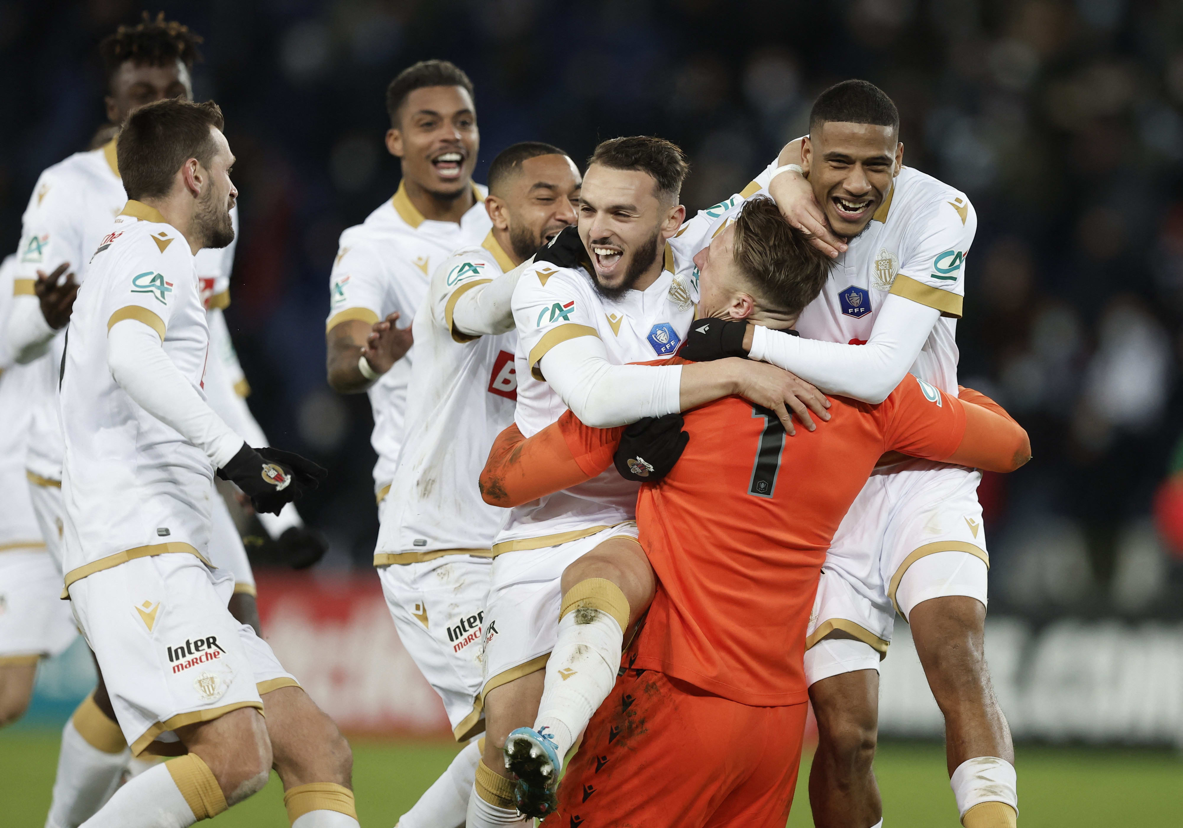 שחקני ניס חוגגים