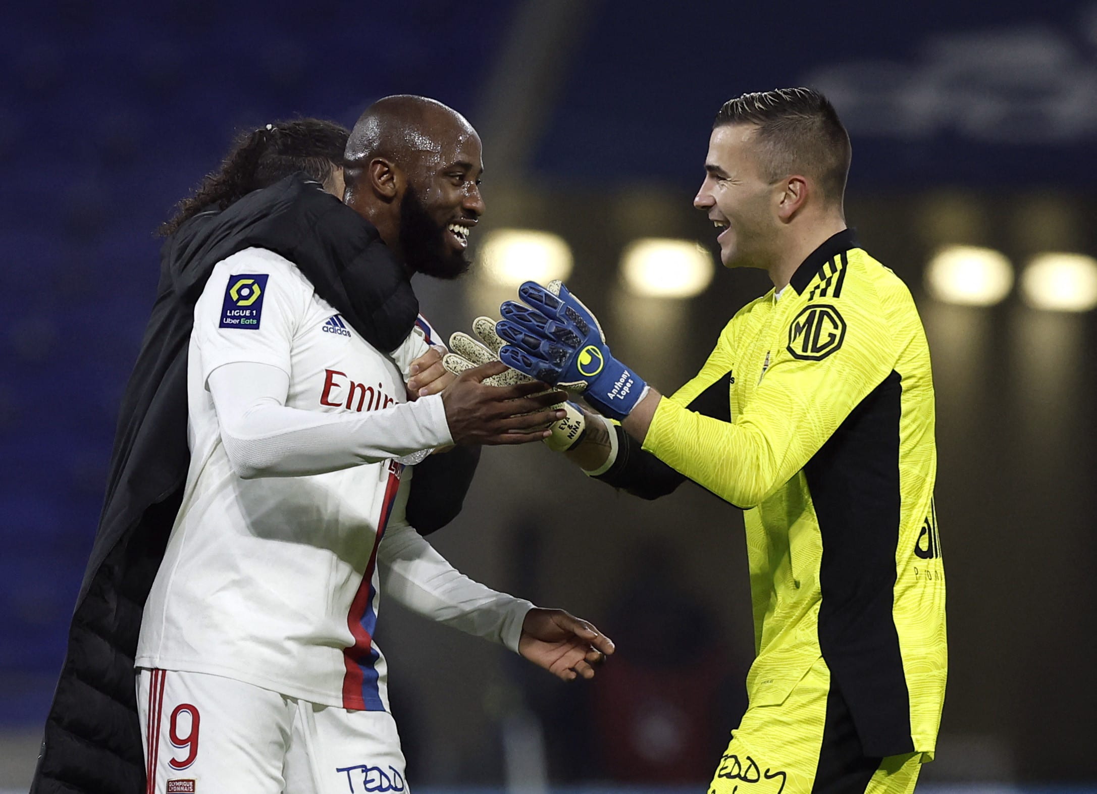 אנתוני לופס שוער ליון עם מוסא דמבלה