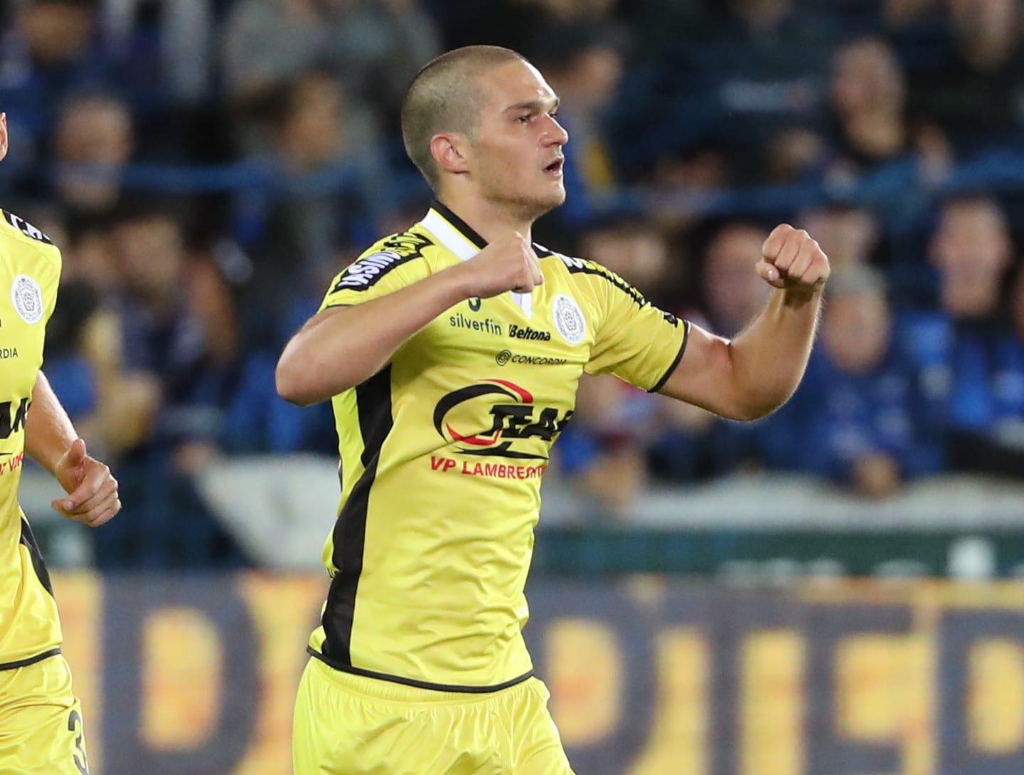 ג'ורג'ה יובאנוביץ' במדי לוקרן