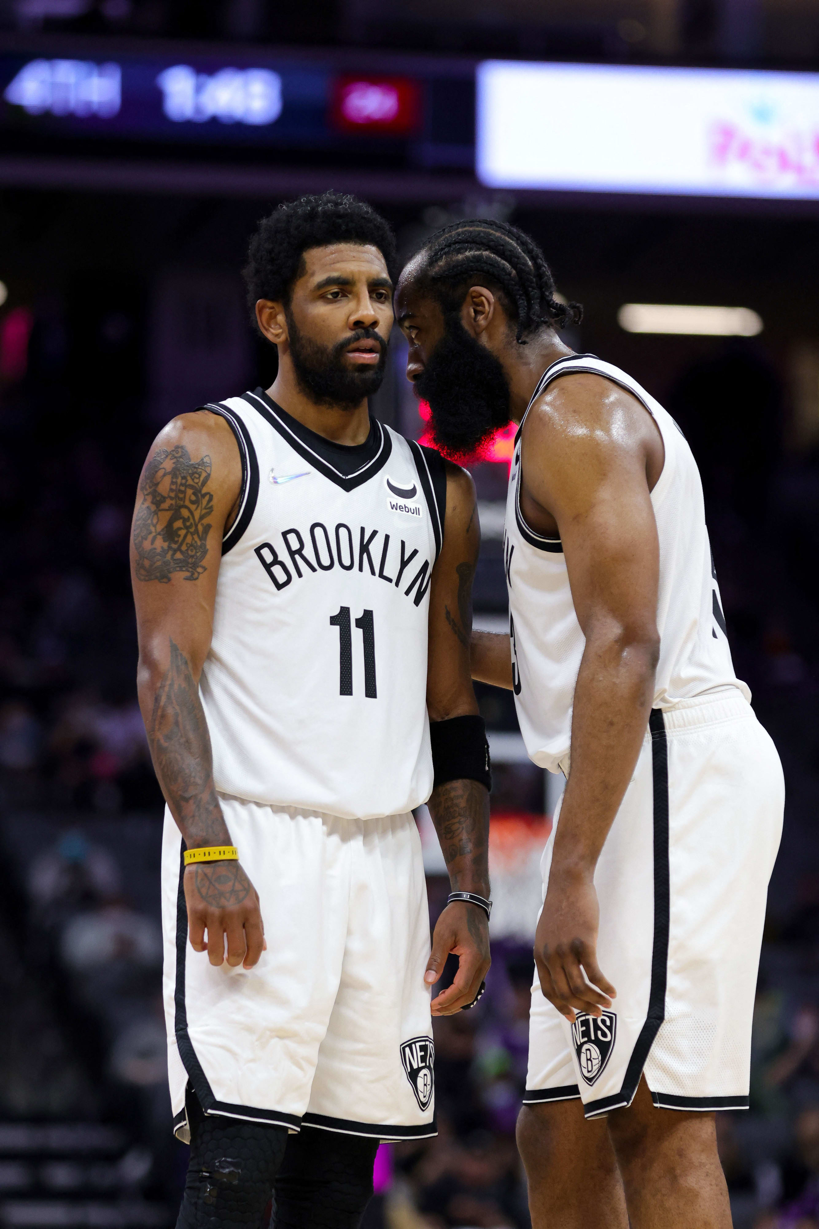 שחקני ברוקלין נטס קיירי אירווינג, ג'יימס הארדן