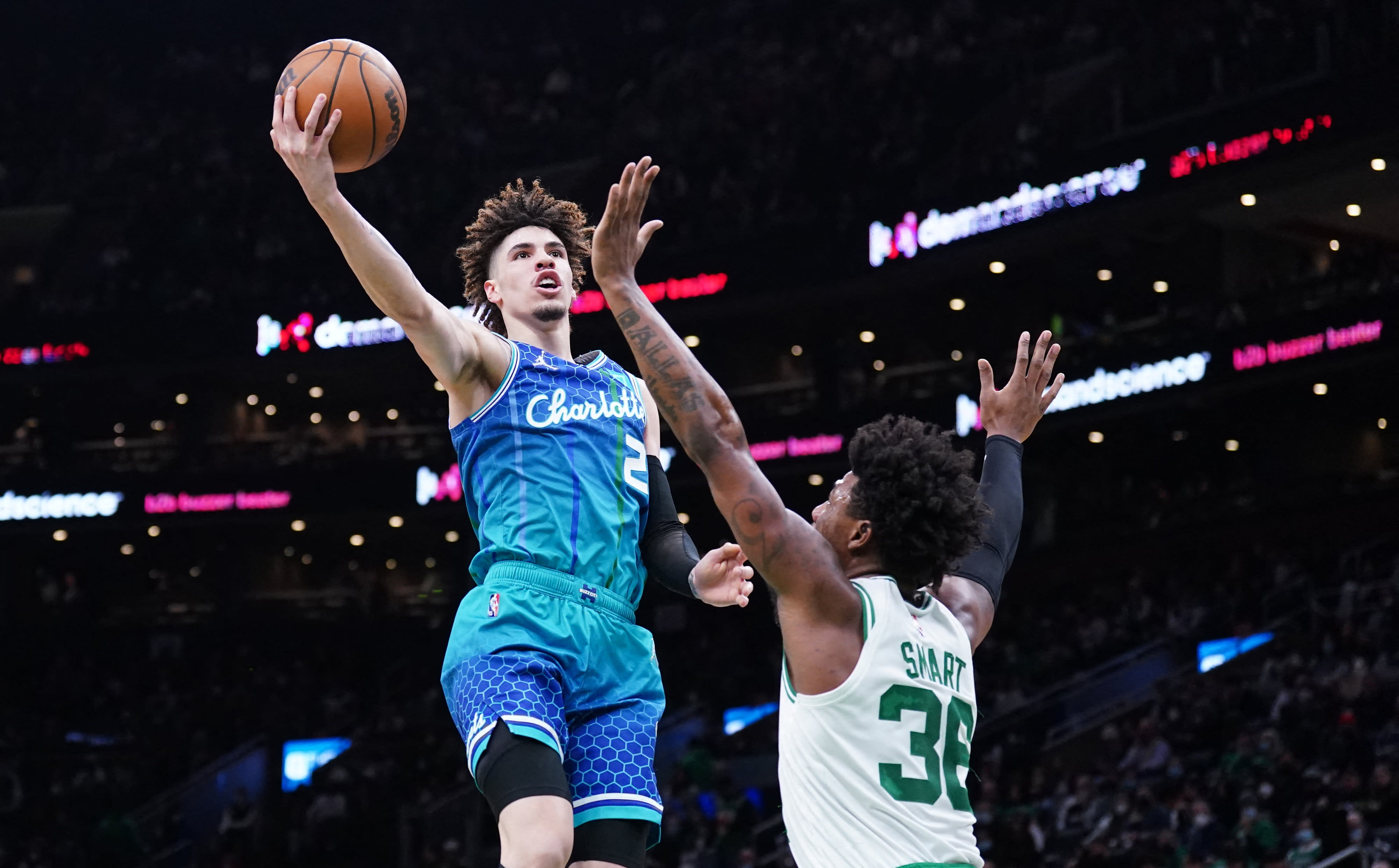 לאמלו בול, שארלוט הורנטס, מול מרכוס סמארט, בוסטון סלטיקס