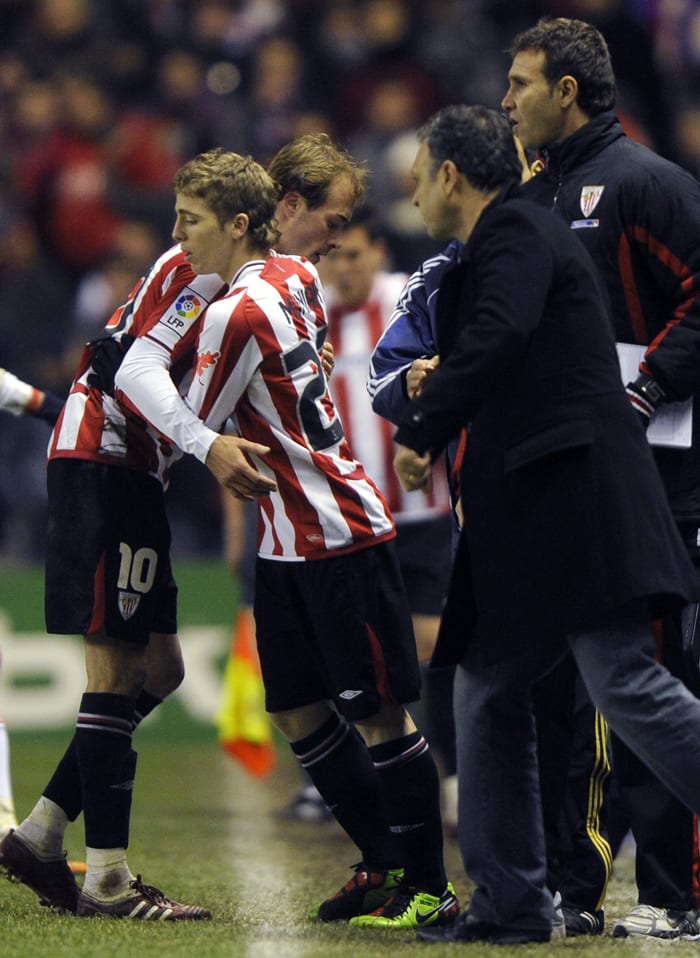 איקר מוניאין שחקן אתלטיק בילבאו מחליף את חברו פראן יסטה