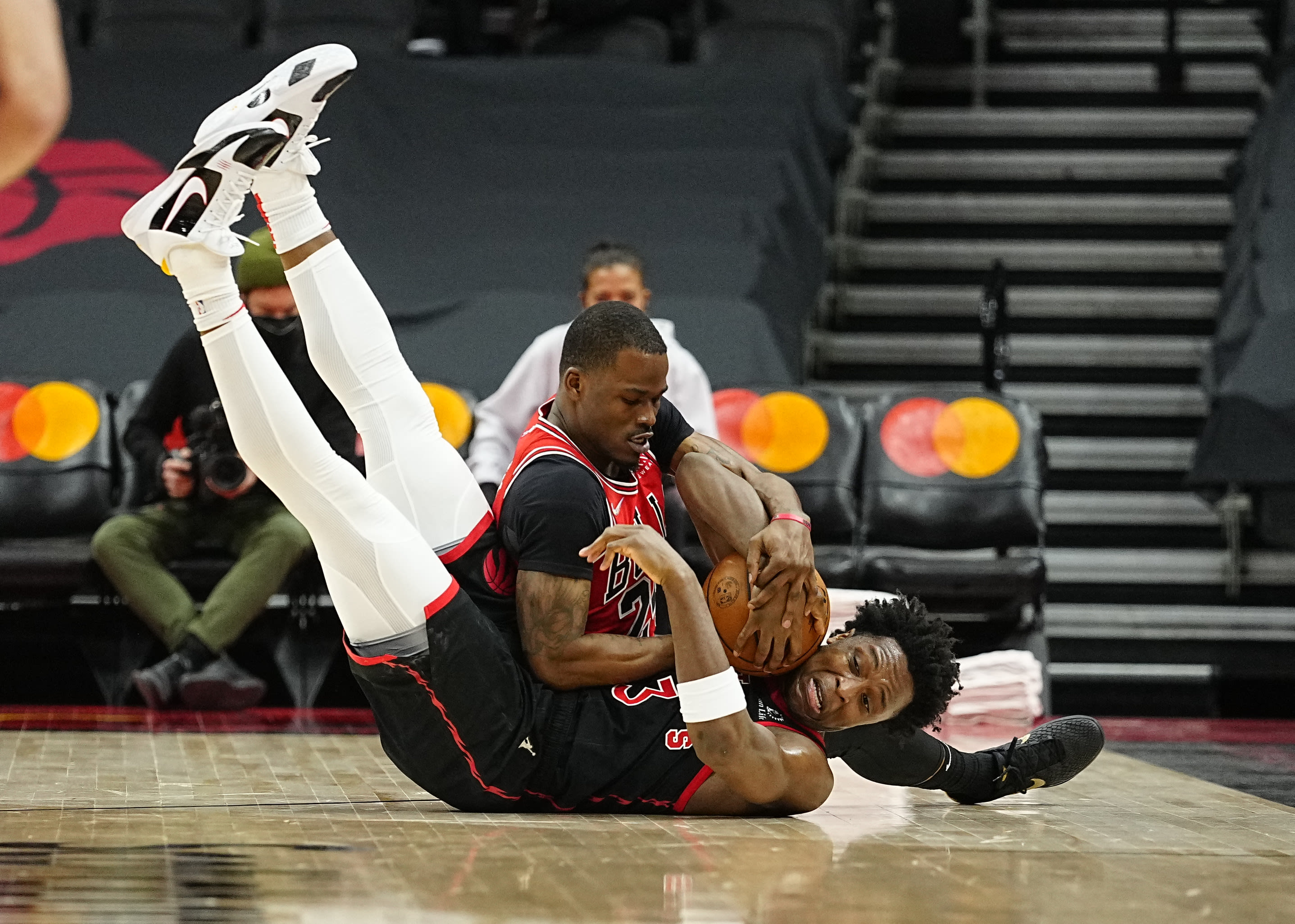 או-ג'י אנונובי מול דוונטה גרין, שיקגו בולס מול טורונטו רפטורס