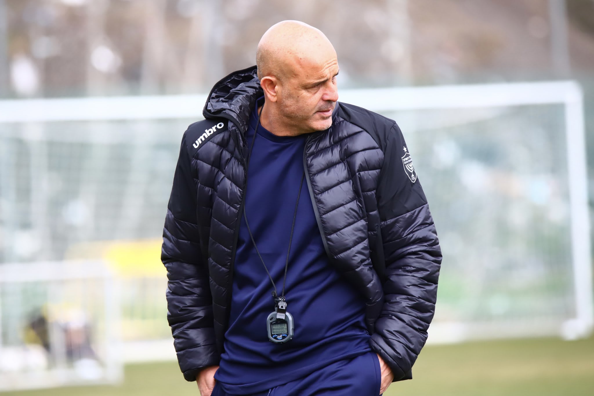 יוסי אבוקסיס באימון הבכורה שלו כמאמן בית"ר ירושלים