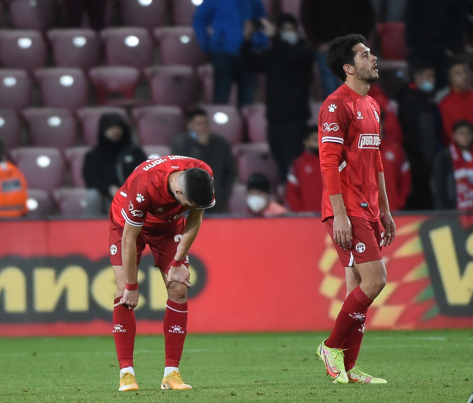 מריאנו באריירו שחקן הפועל באר שבע עם הלדר לופס