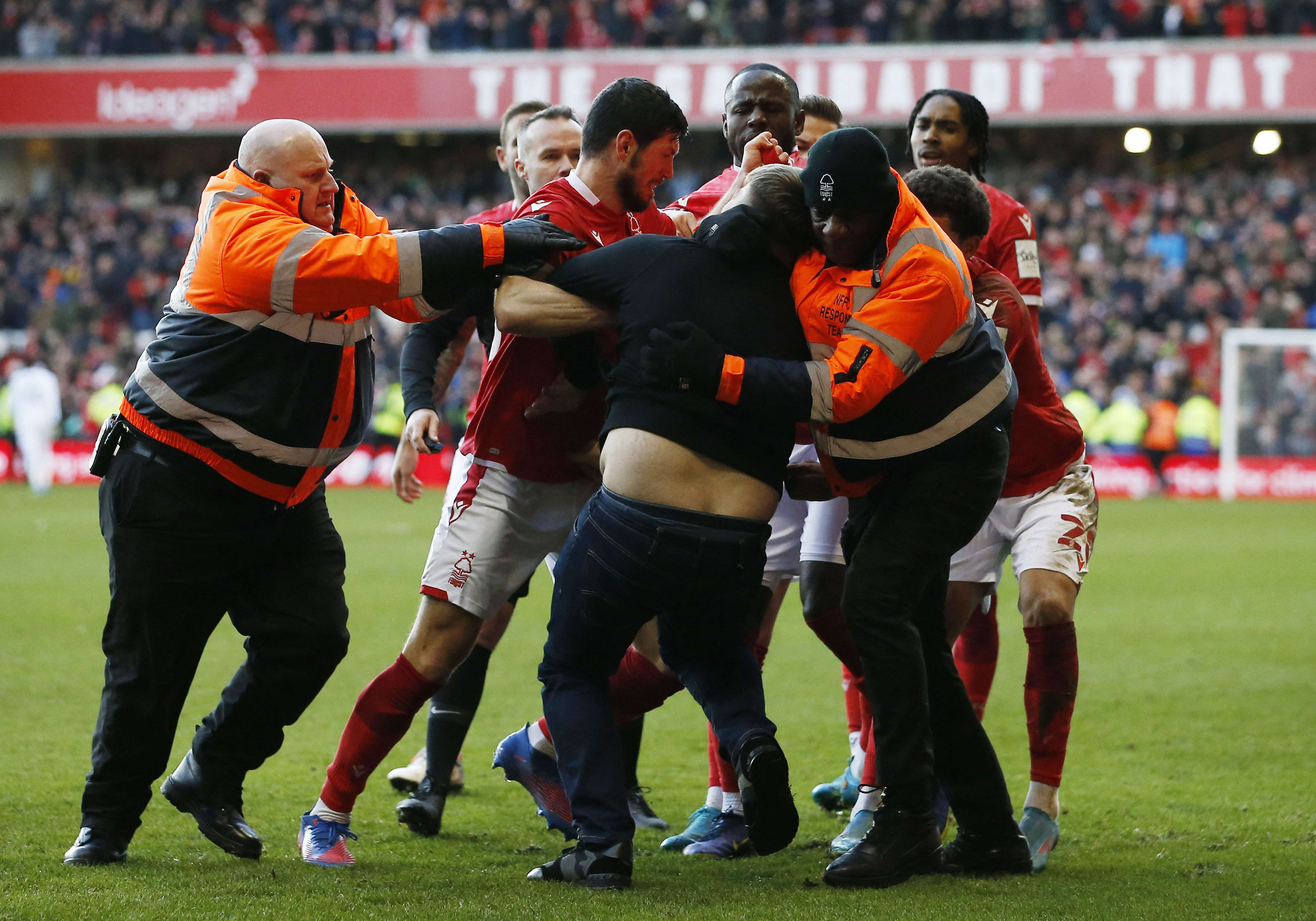 אוהד לסטר מתפרע מול נוטינגהאם