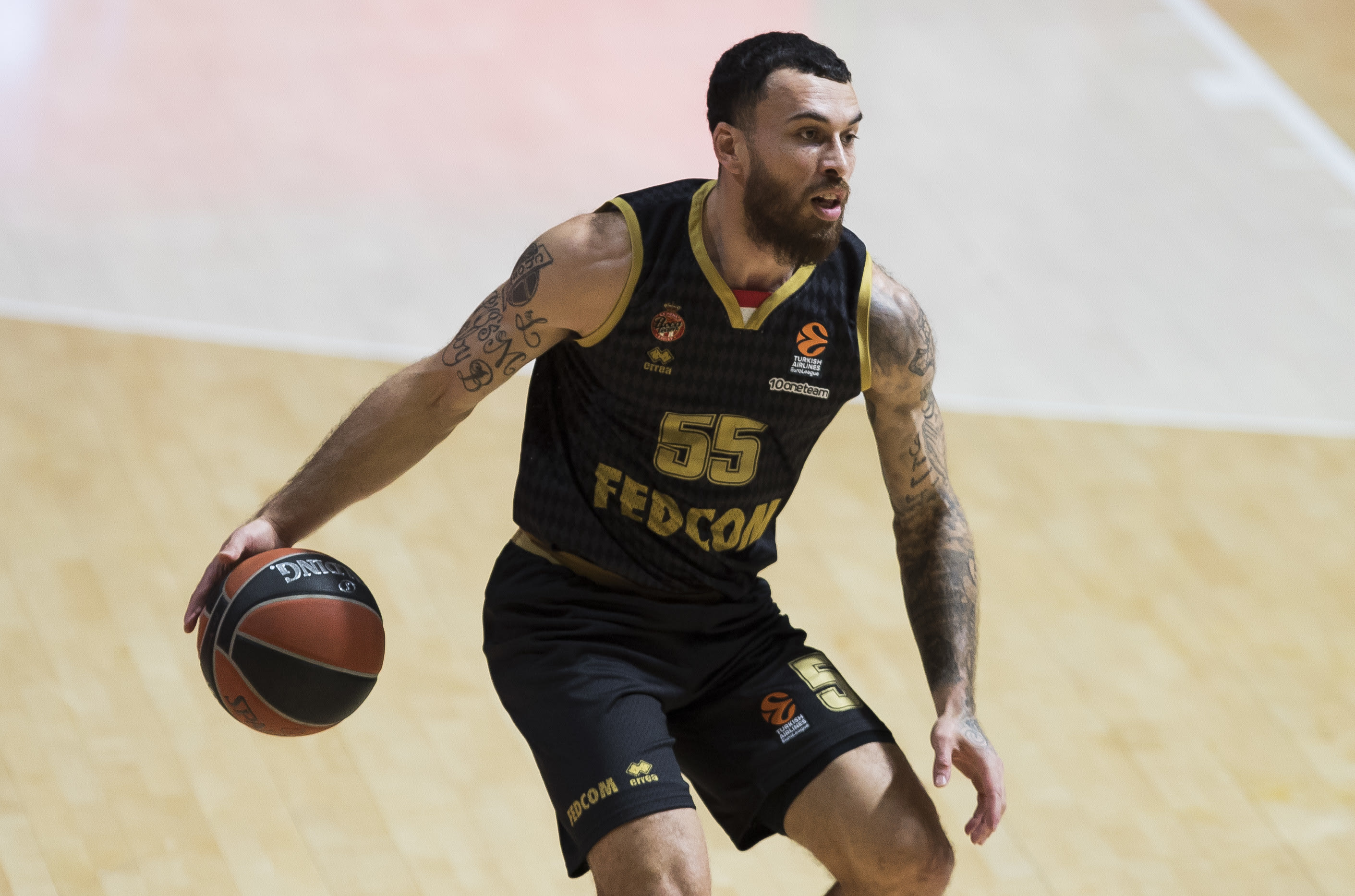 שחקן מונאקו מייק ג'יימס