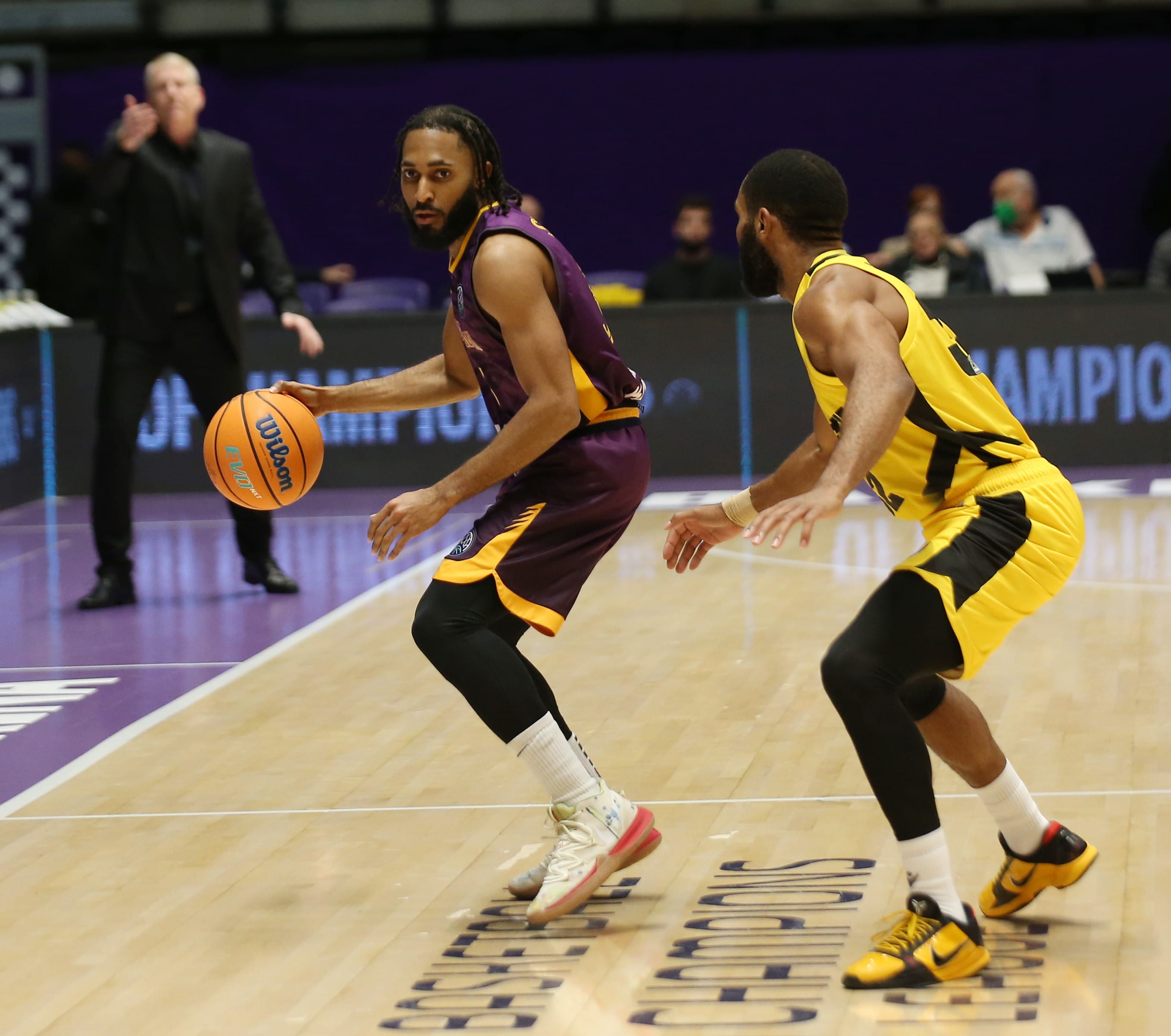 אדם סמית', שחקן הפועל חולון