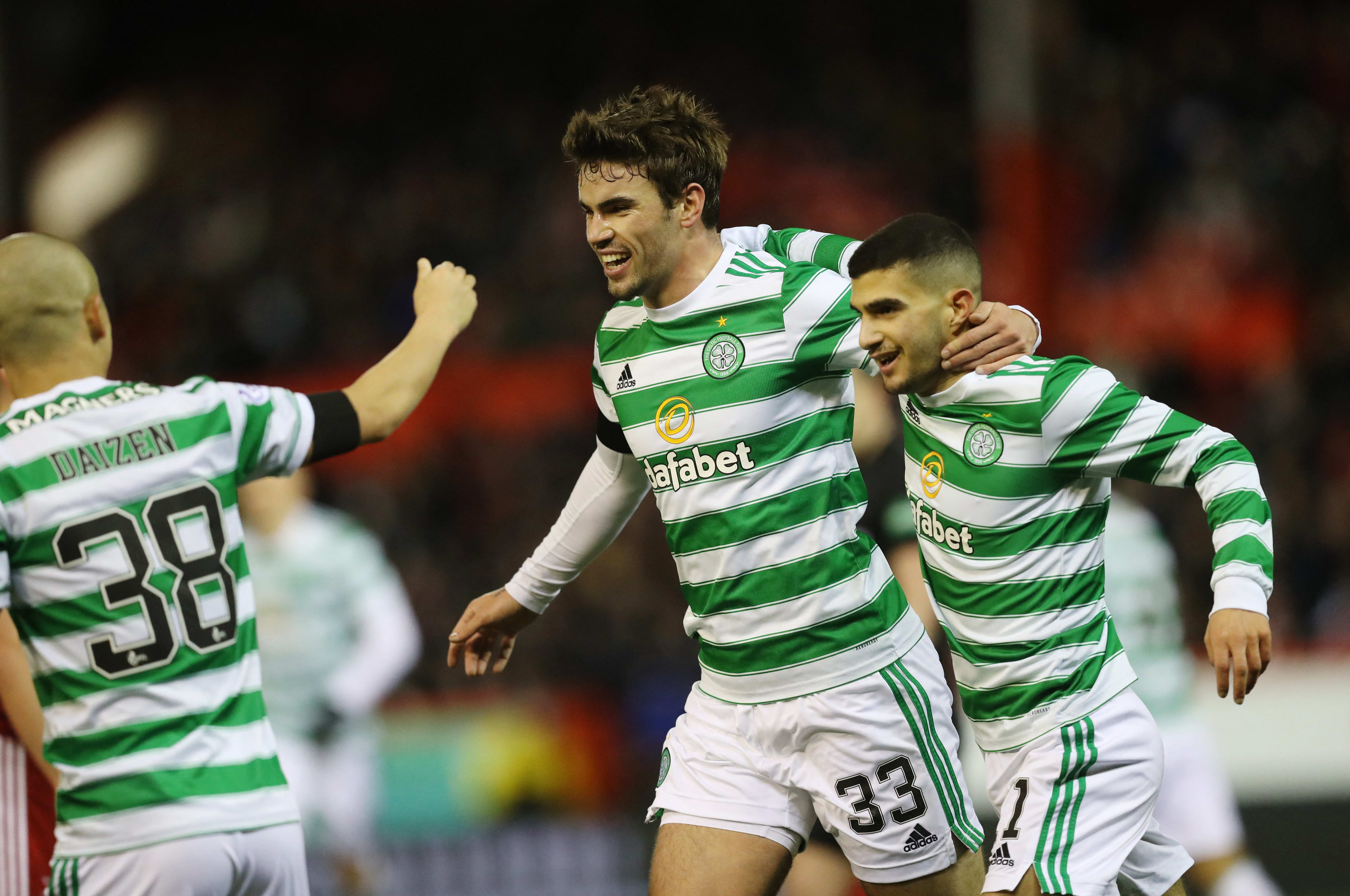 ליאל עבדה עם מאט אוריילי שחקני סלטיק חוגגים