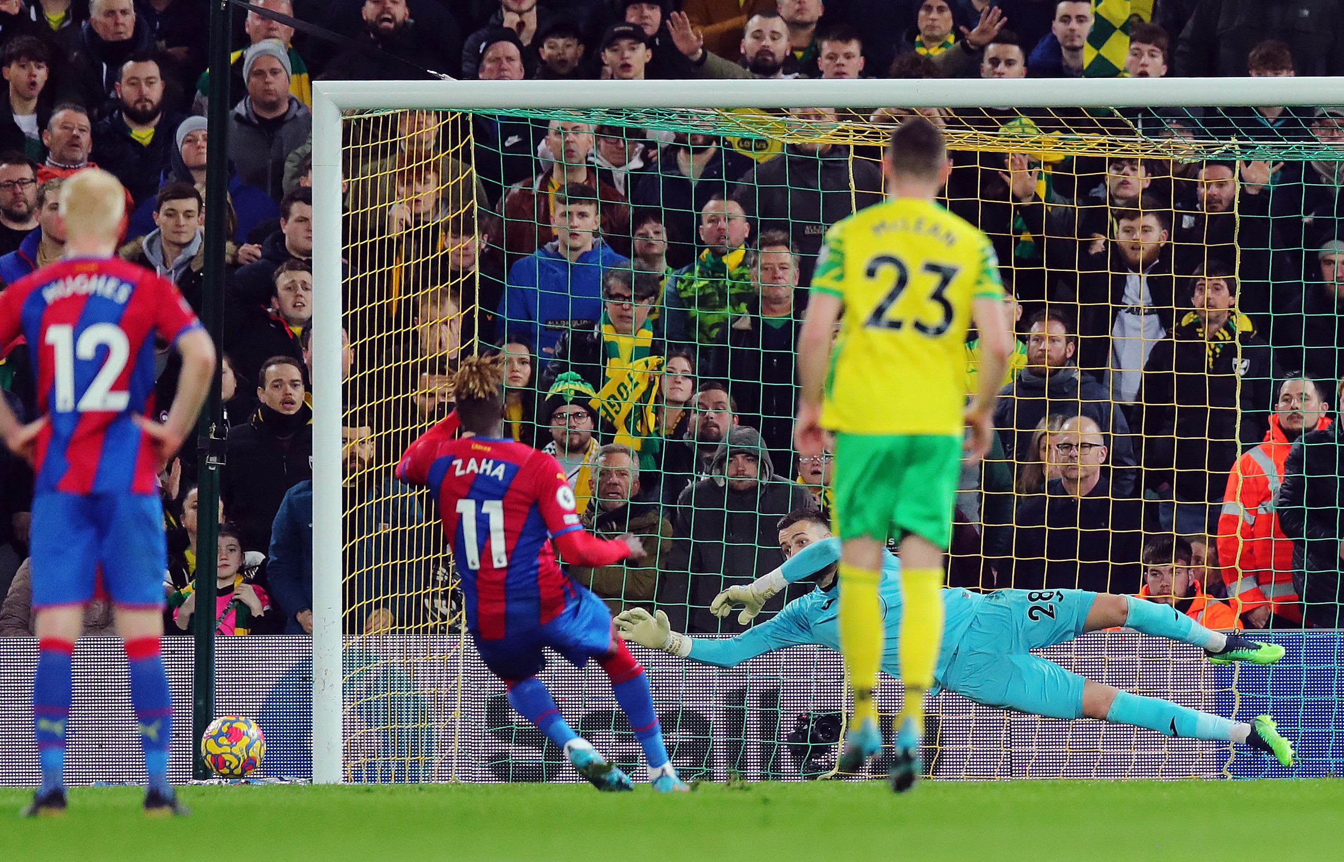 ווילפריד זאהה שחקן קריסטל פאלאס מחמיץ פנדל