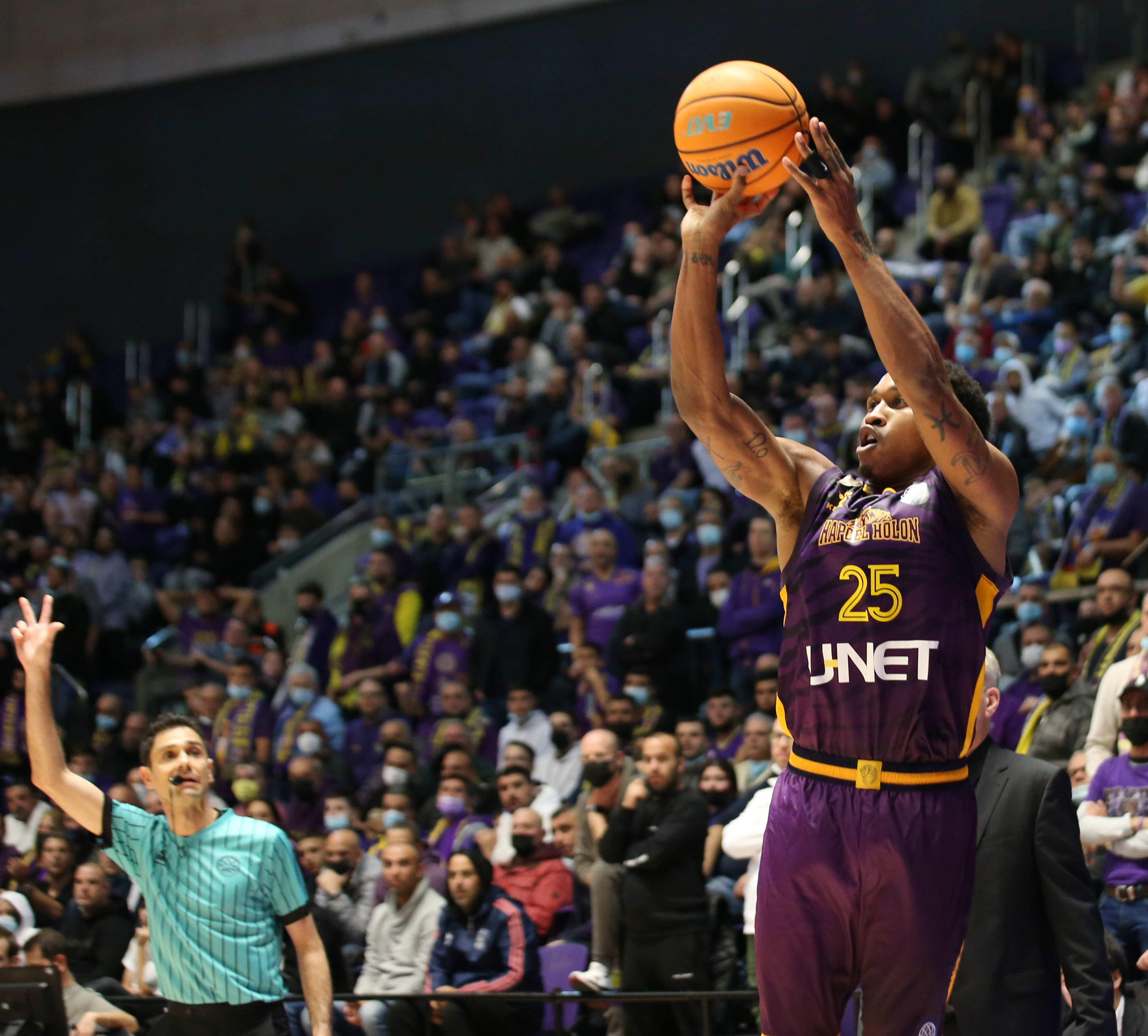 טיירוס מגי, שחקן הפועל חולון