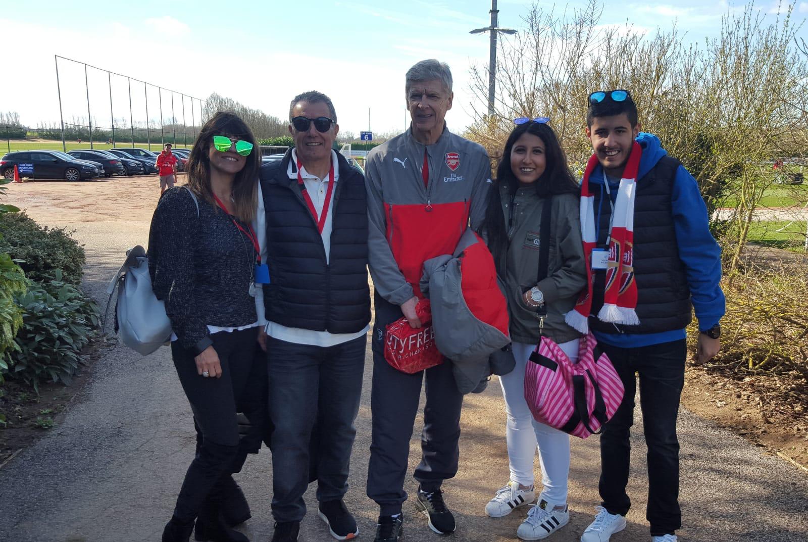 ויקי פרץ עם ארסן ונגר