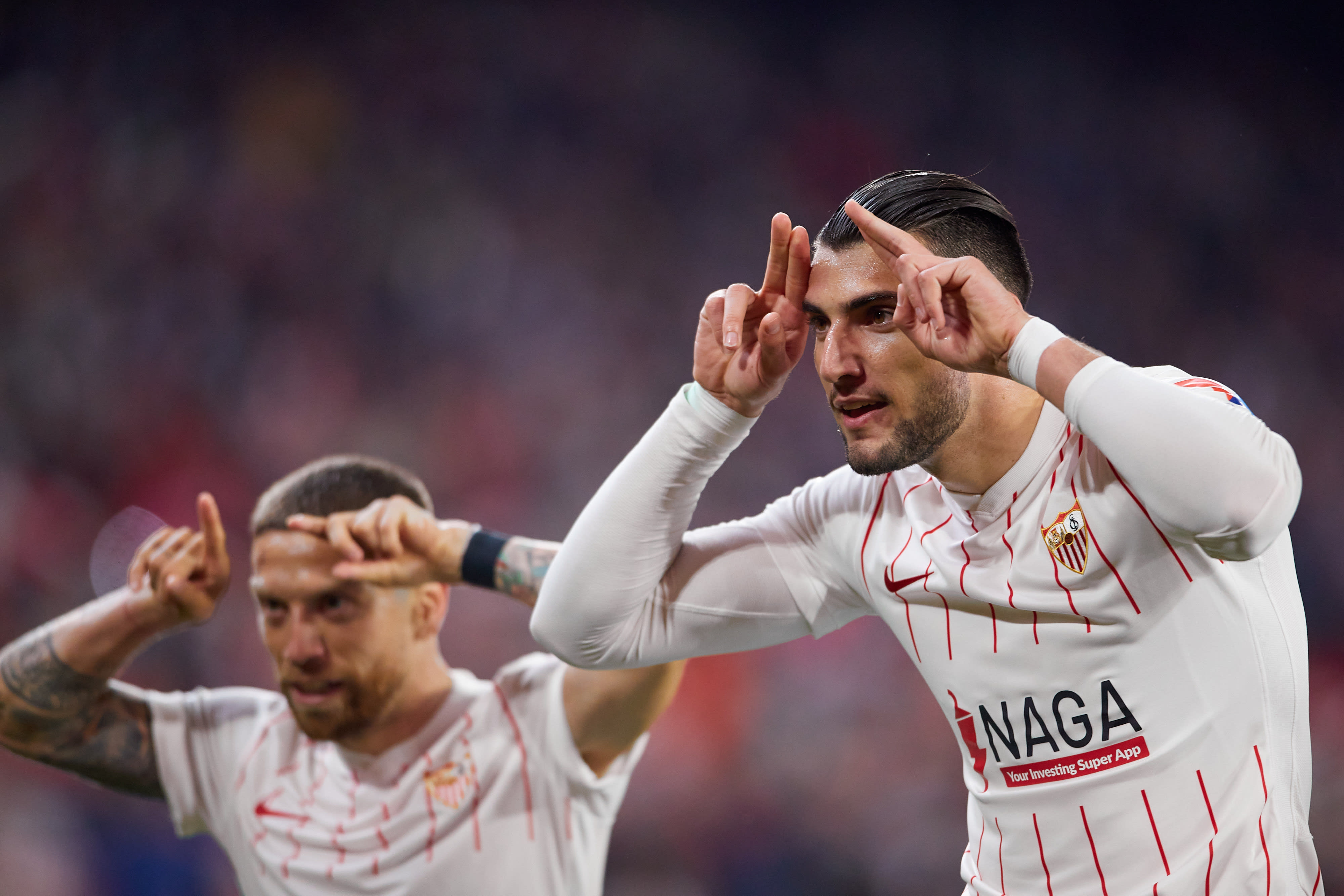 שחקני סביליה רפא מיר, אלחנדרו פאפו גומס חוגגים